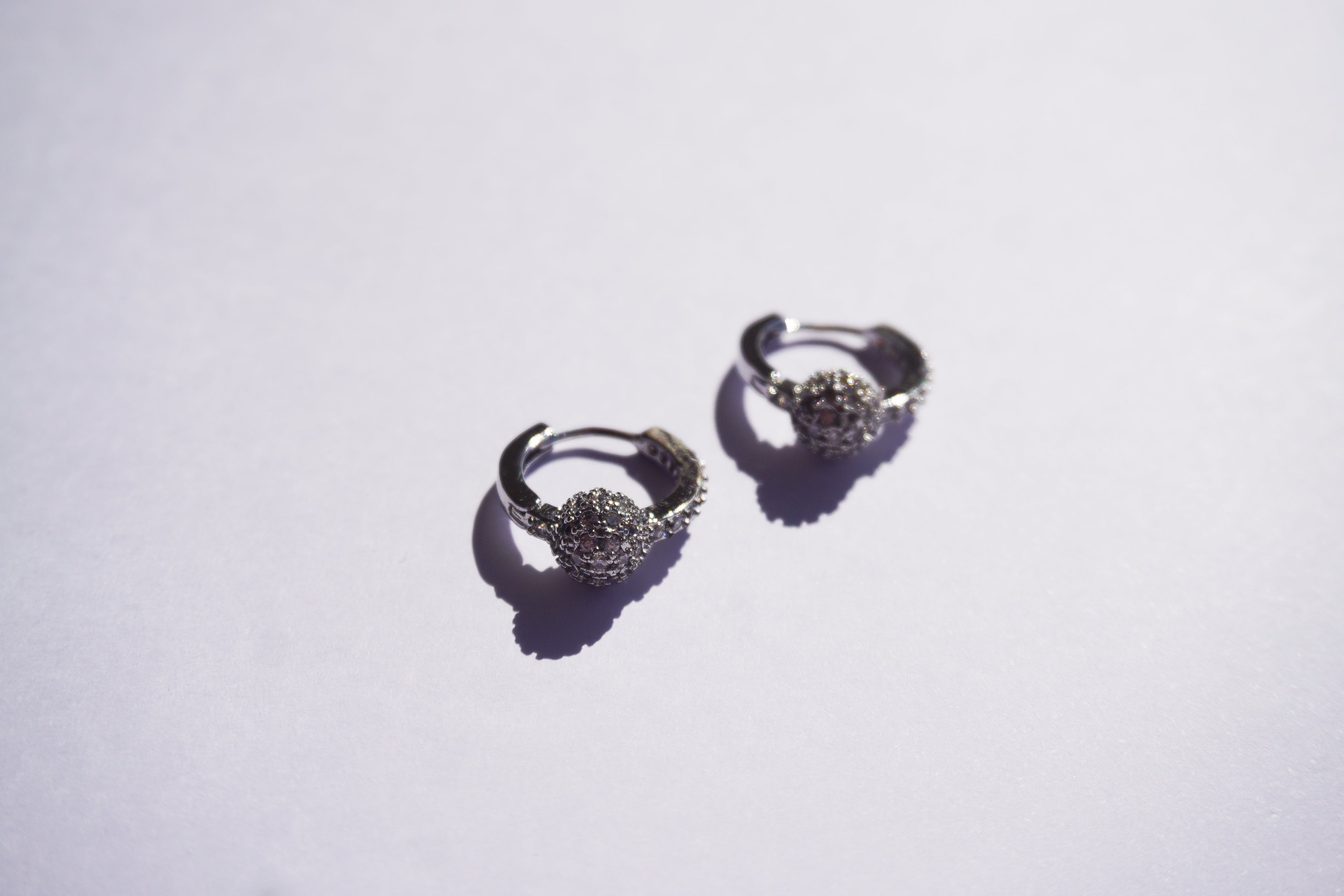 Huggies con bolita de zirconia