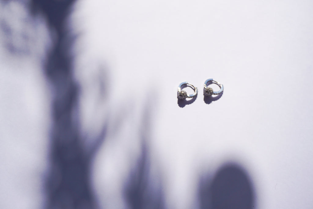 Huggies con bolita de zirconia