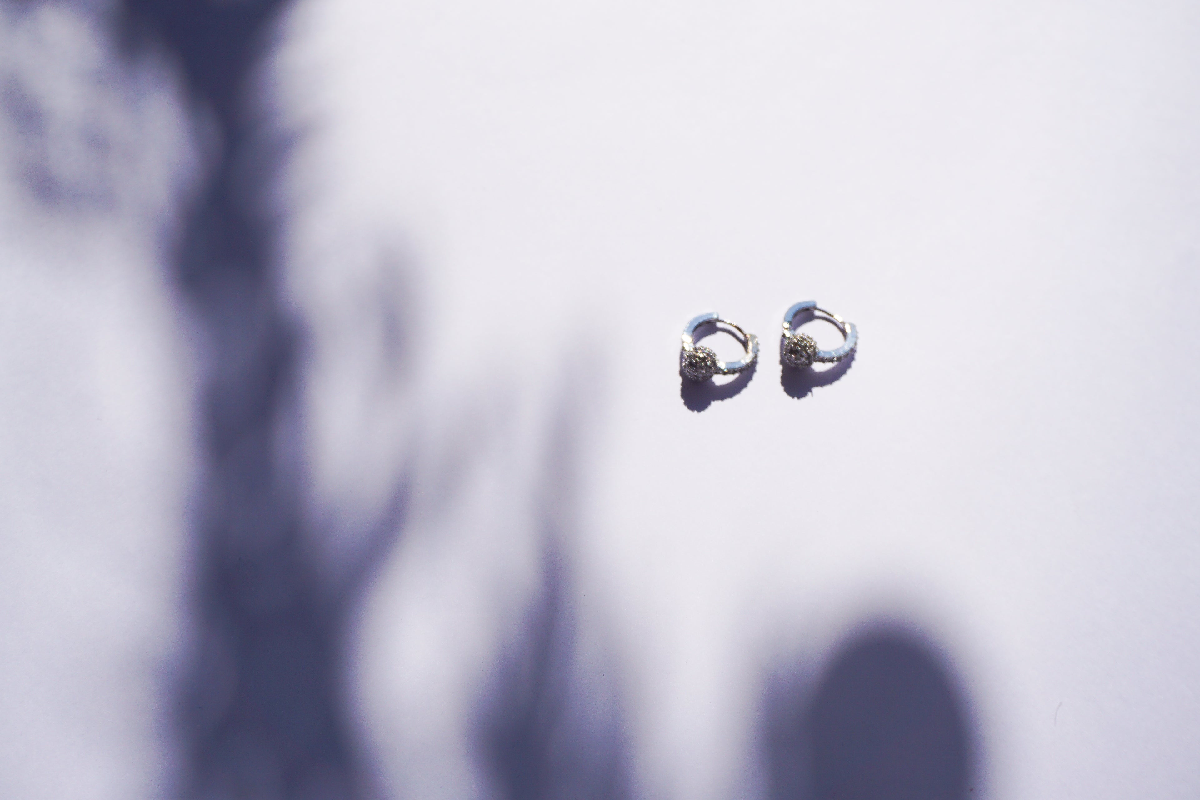 Huggies con bolita de zirconia