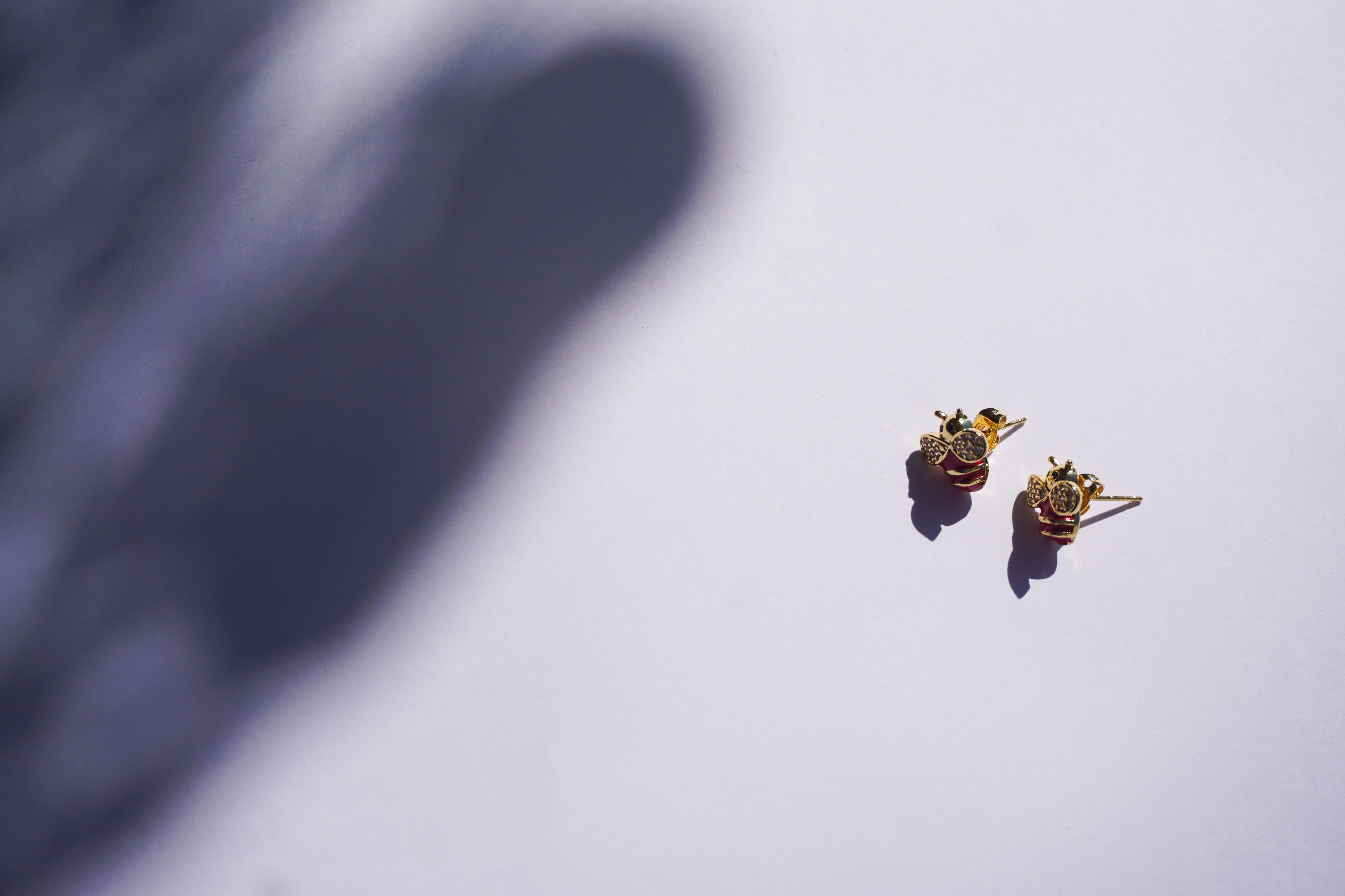 Broquel mini abejas rojas