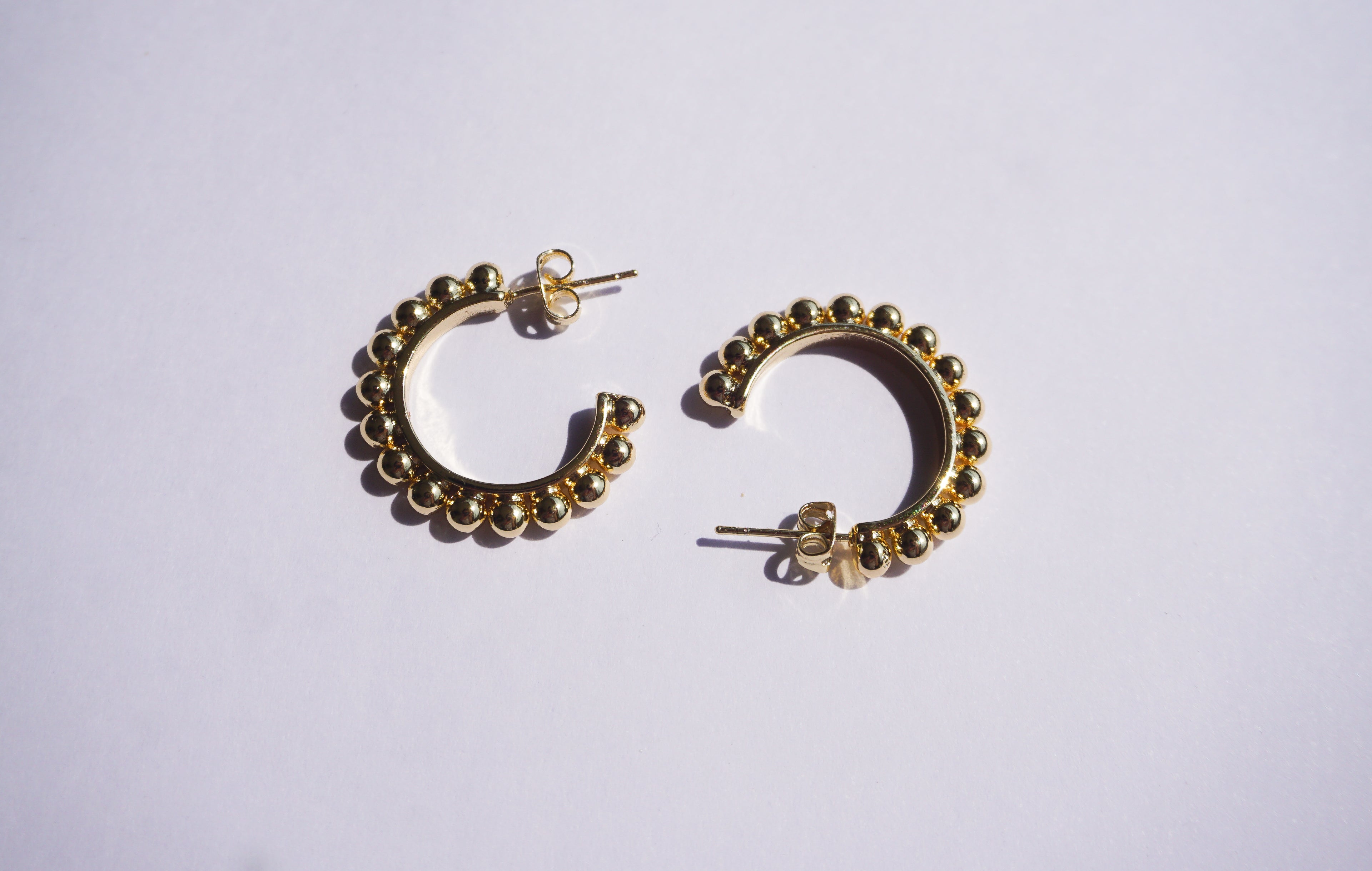 Arracada dorada bolitas