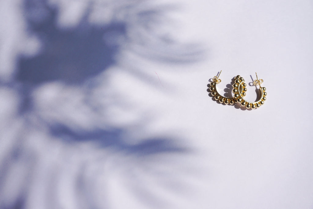 Arracada dorada bolitas