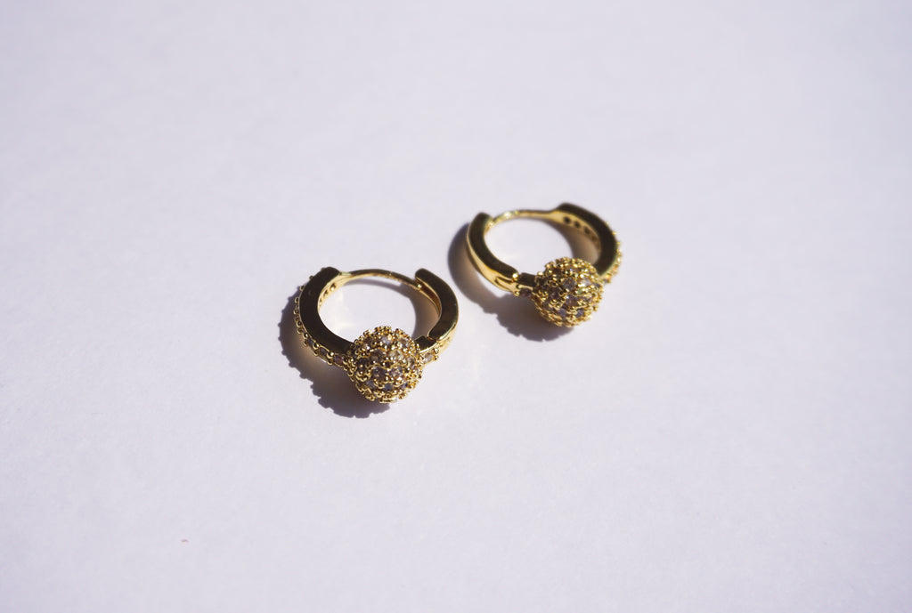 Huggies con bolita de zirconia