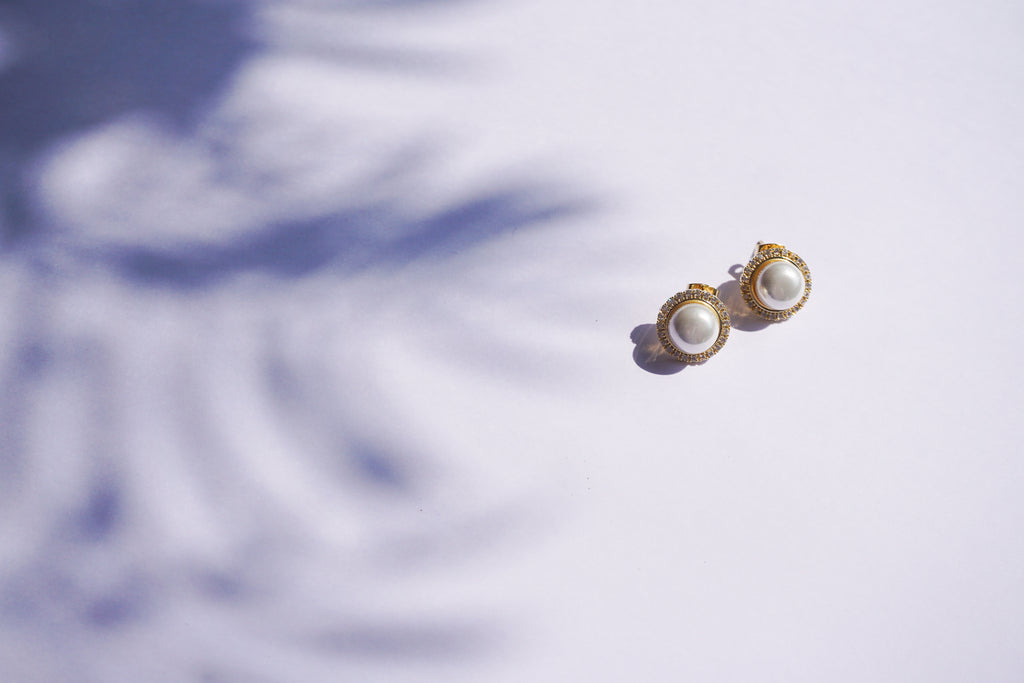 Broquel círculo zirconias y perla