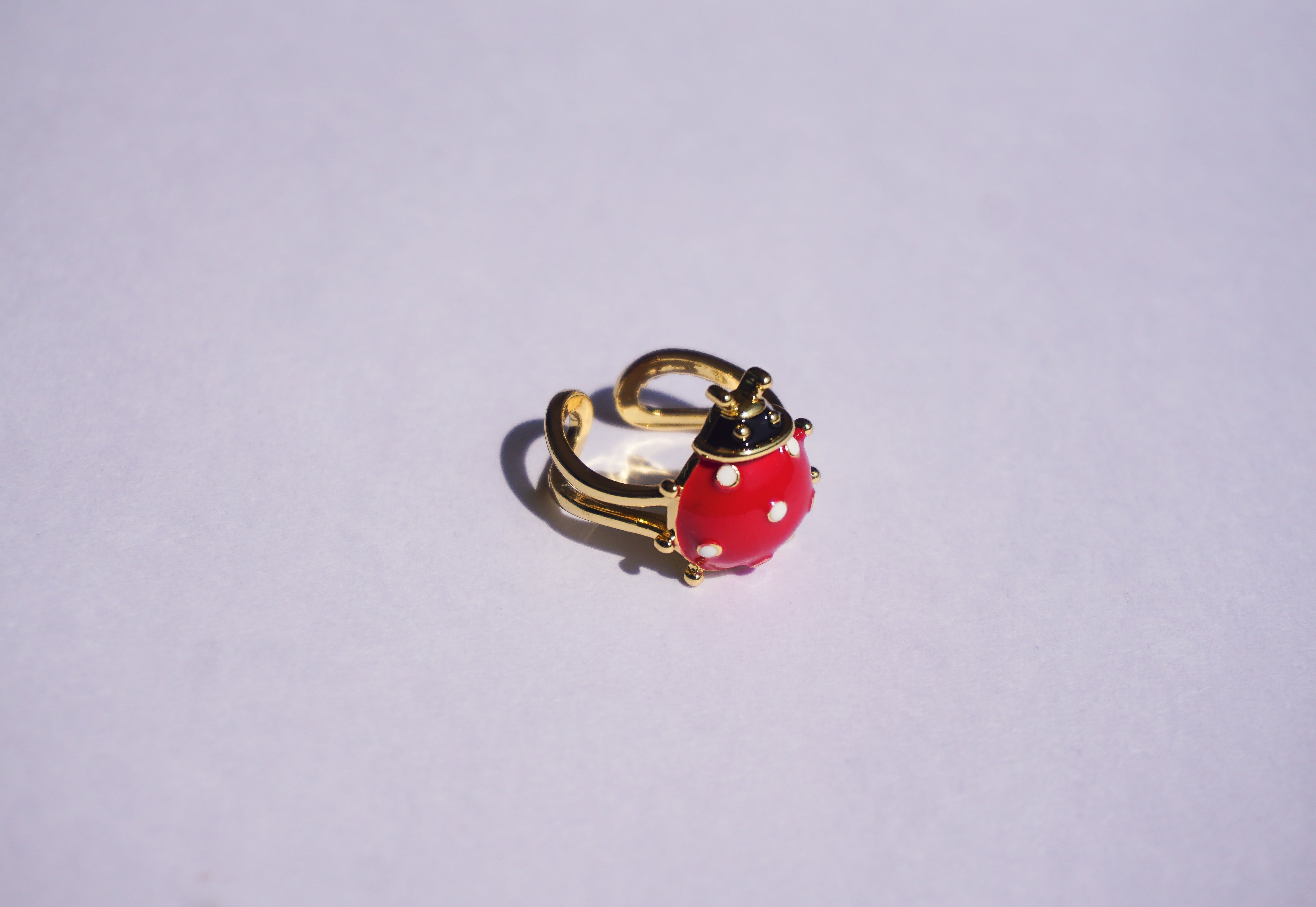 Anillo de chapa de oro ajustable de catarinas