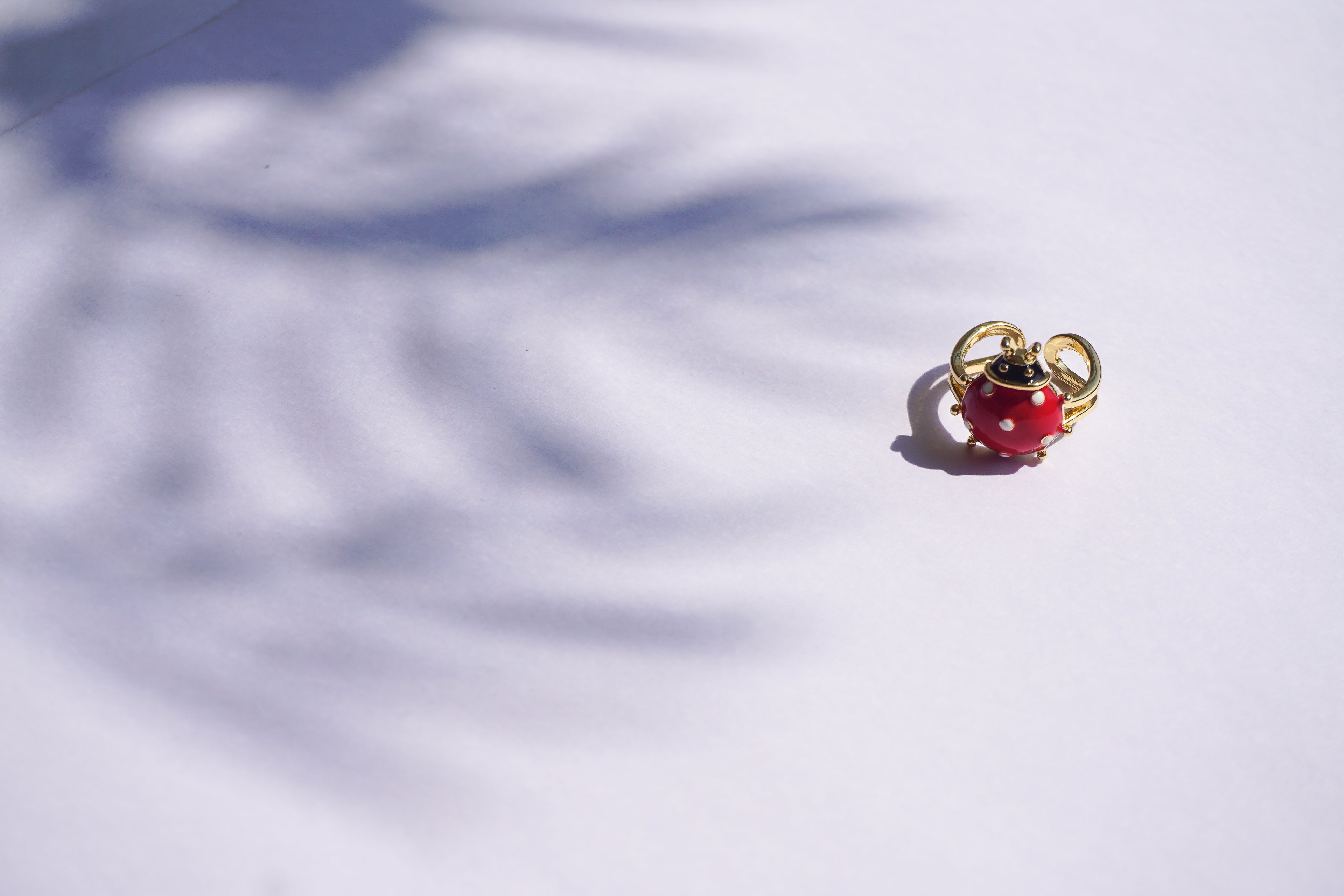 Anillo de chapa de oro ajustable de catarinas