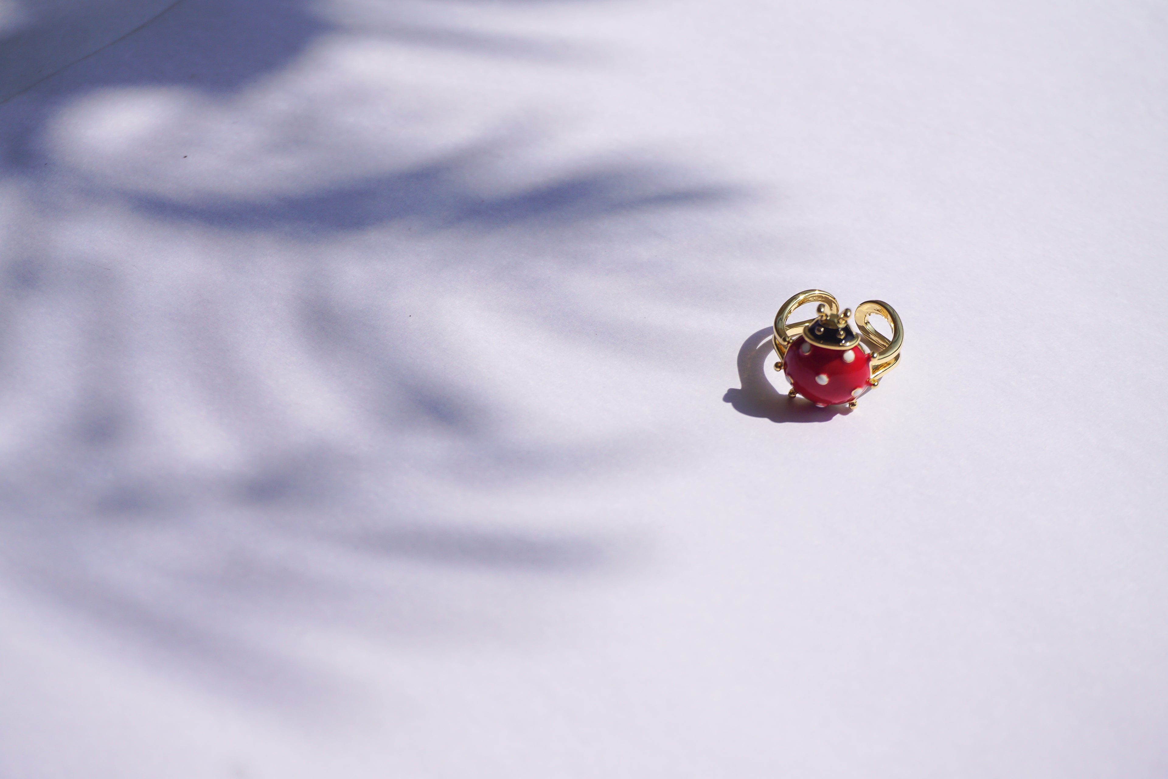 Anillo de chapa de oro ajustable de catarinas