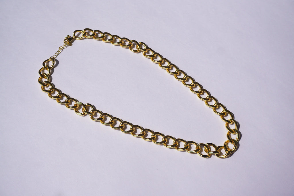 Cadena dorada de eslabones