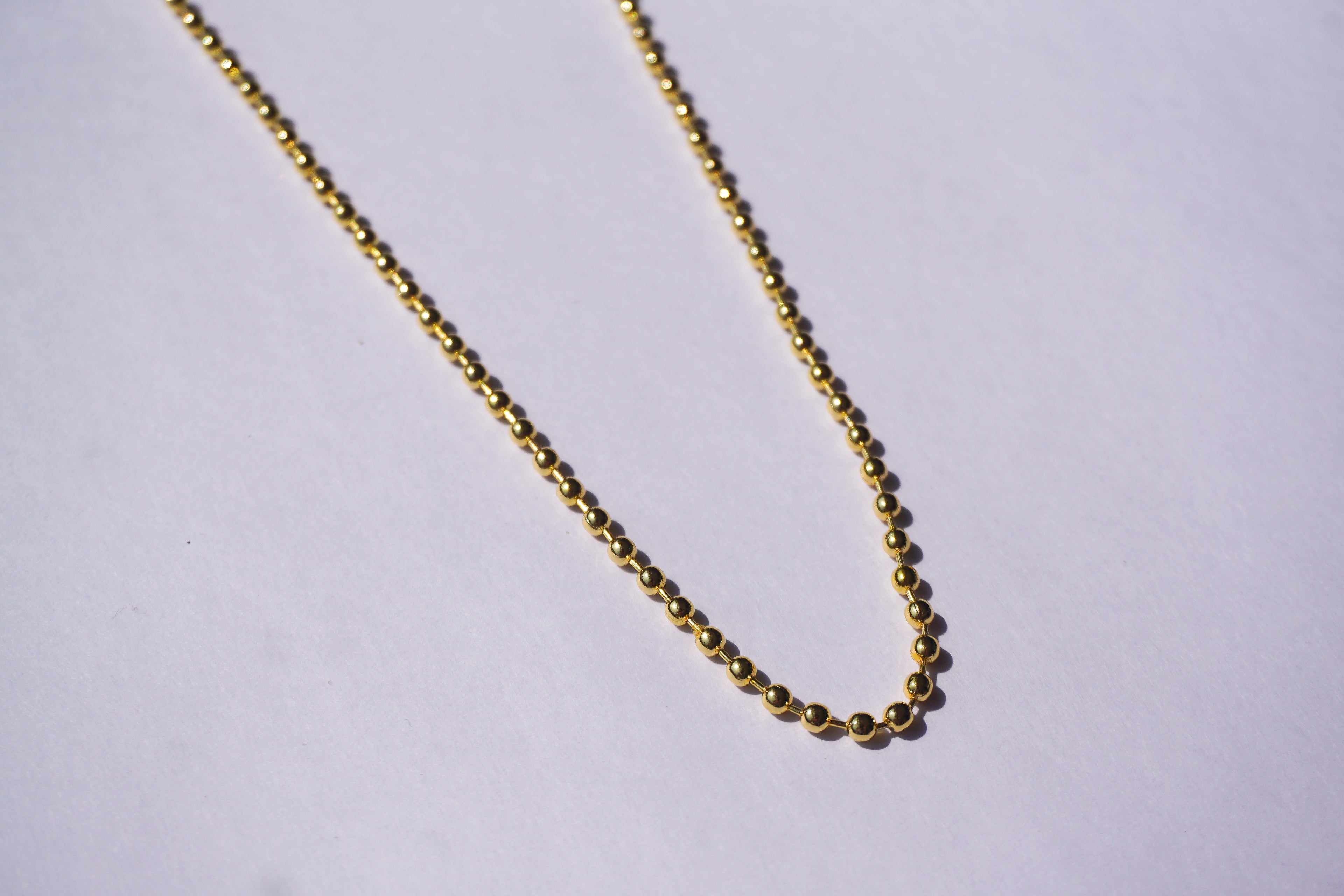 Cadena dorada de bolitas chicas
