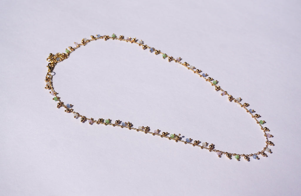 Collar piedritas de colores pastel