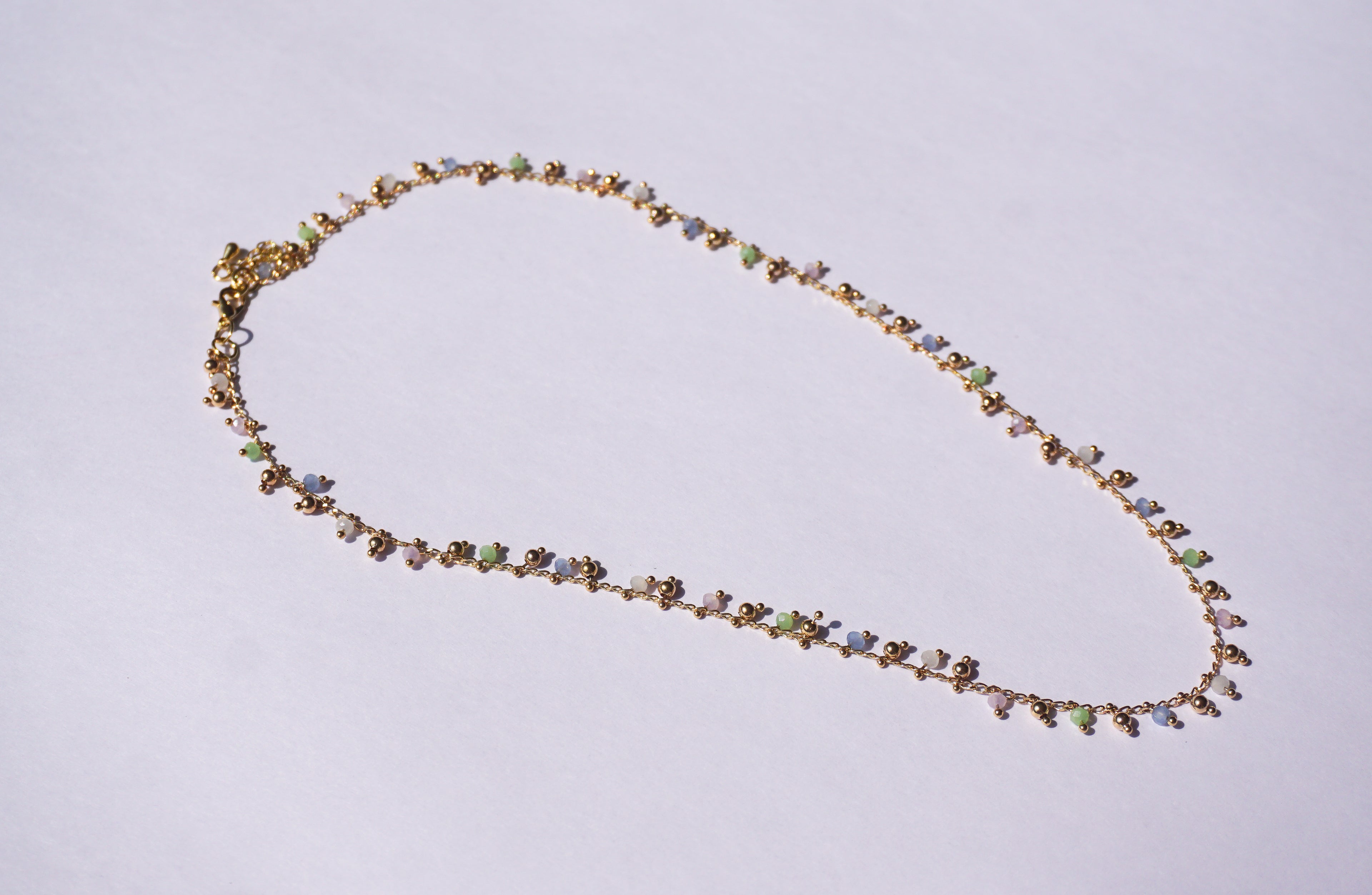 Collar piedritas de colores pastel