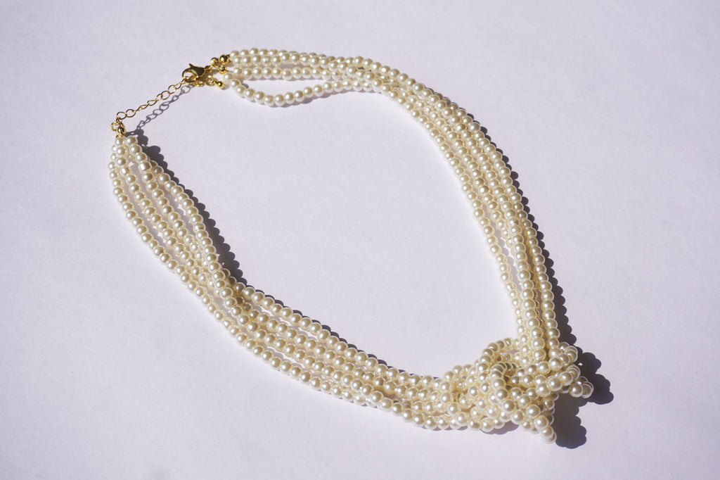 Collar perlas con nudo