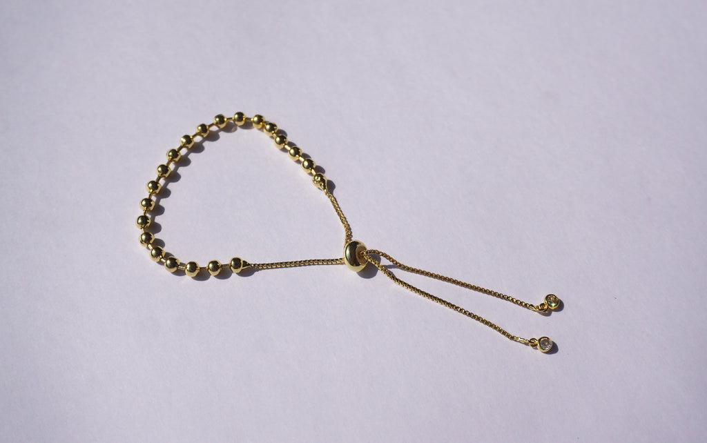 Pulsera de bolitas doradas con broche ajustable