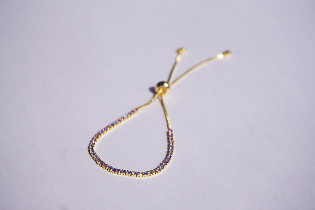 Pulsera tennis dorada con zirconias lilas