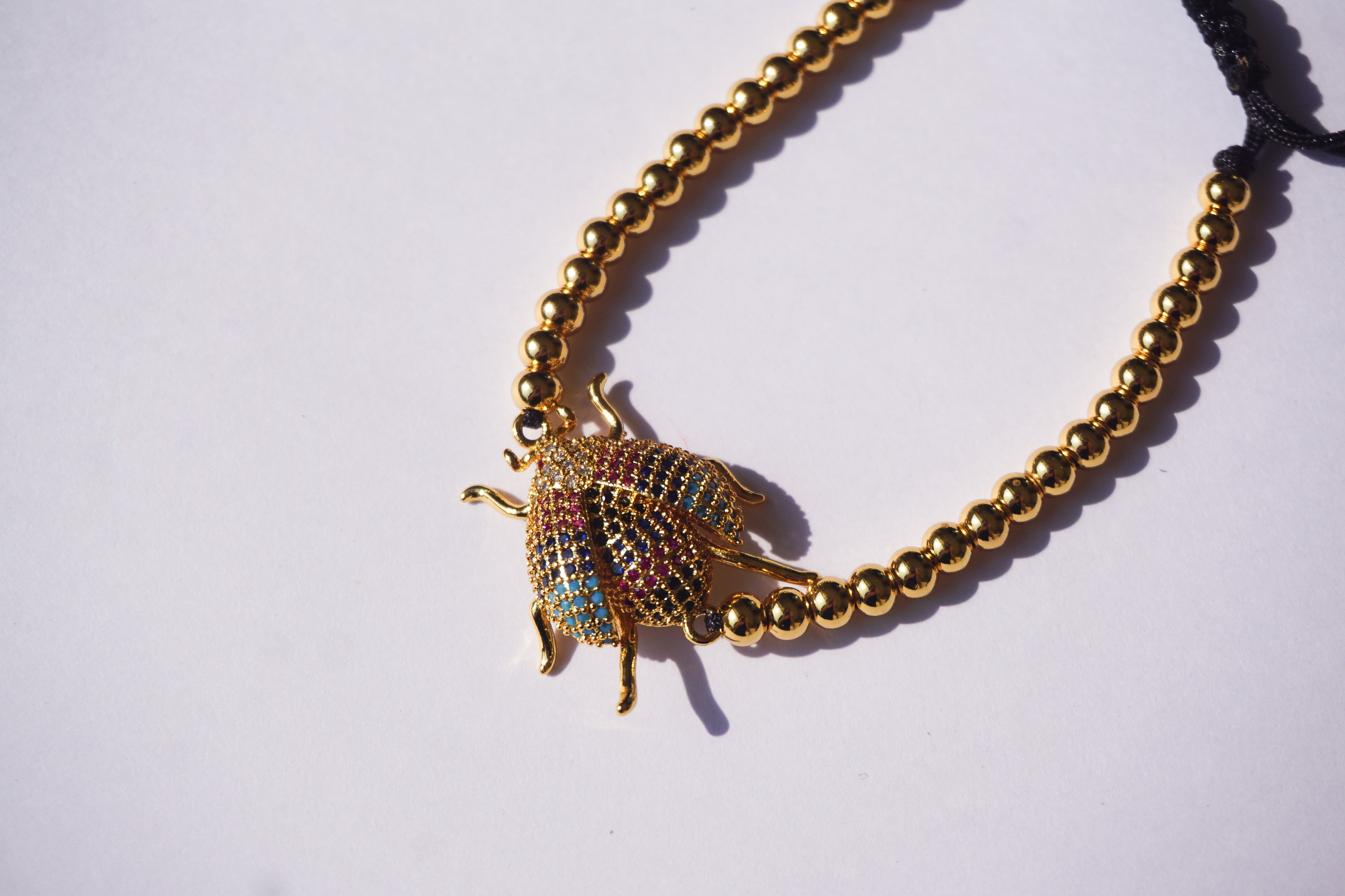 Pulsera dorada de insecto con cierre ajustable