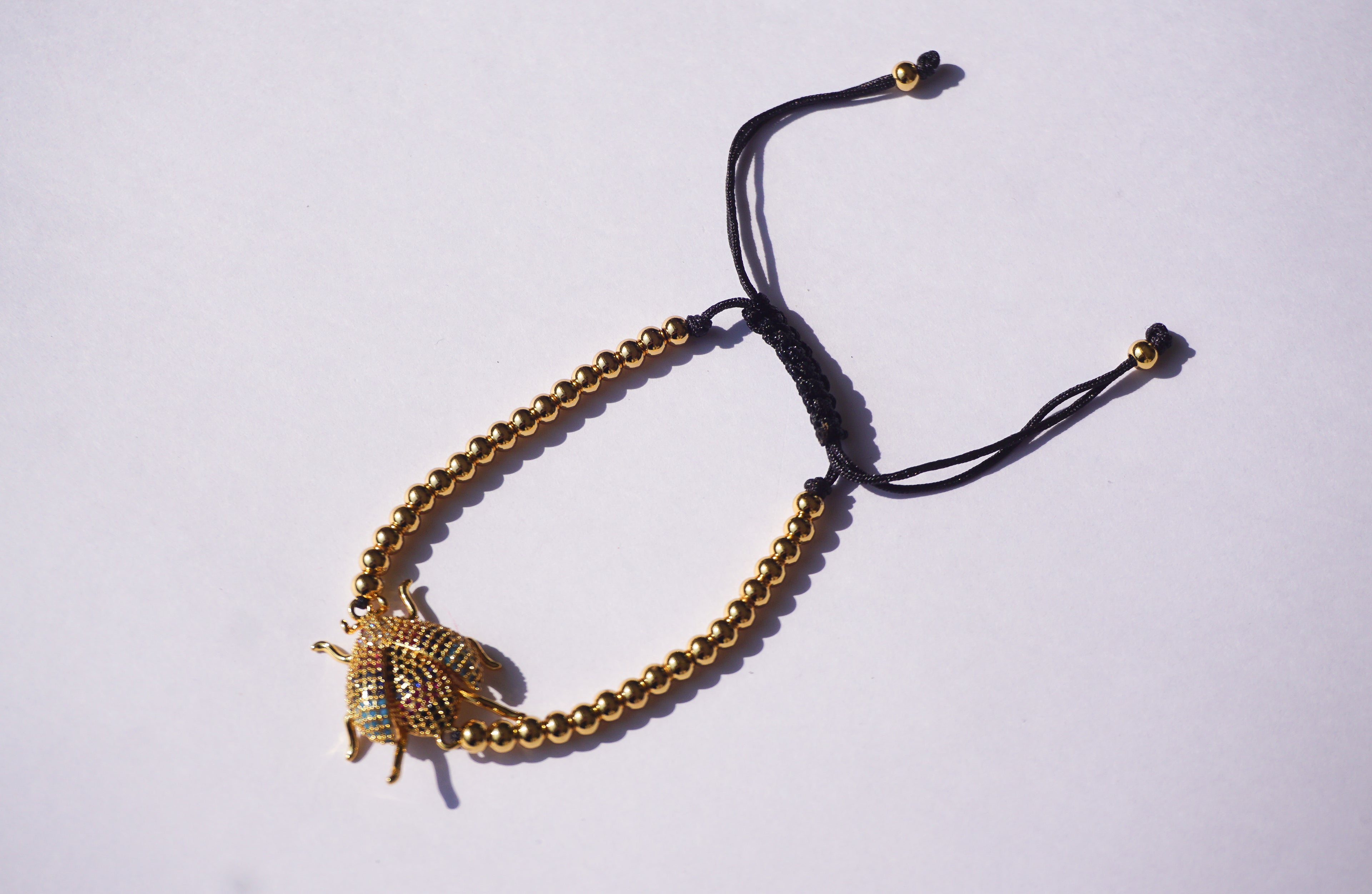 Pulsera dorada de insecto con cierre ajustable