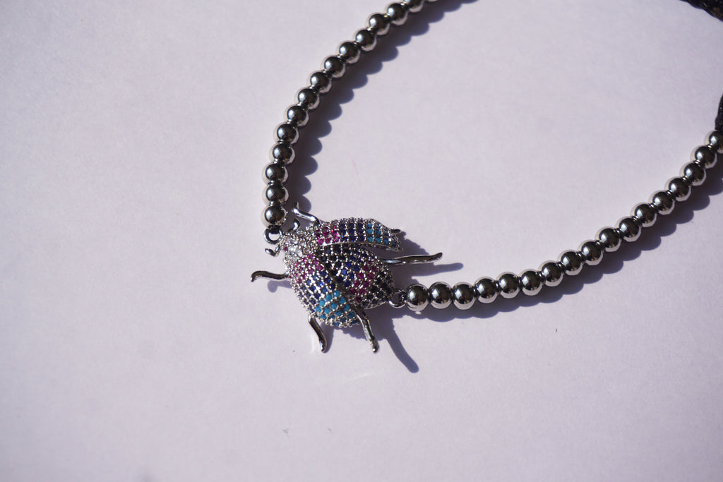 Pulsera plateada de insecto con cierre ajustable