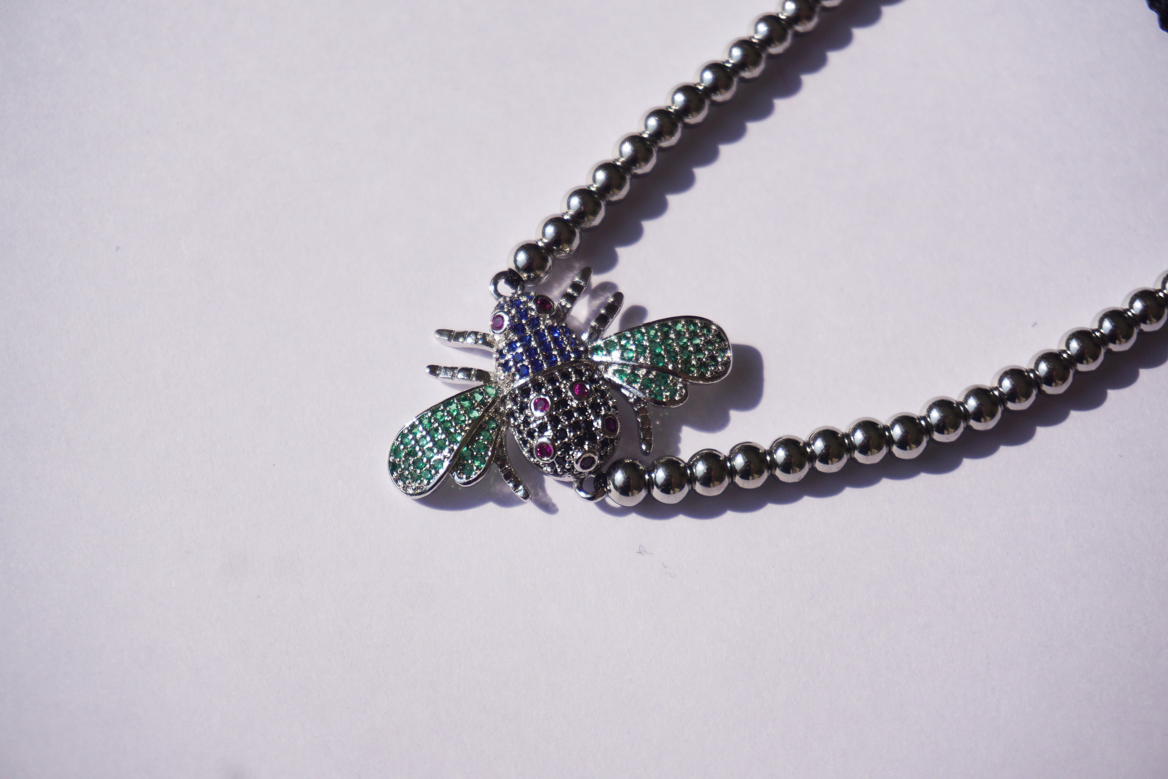 Pulsera plateada de insecto con cierre ajustable