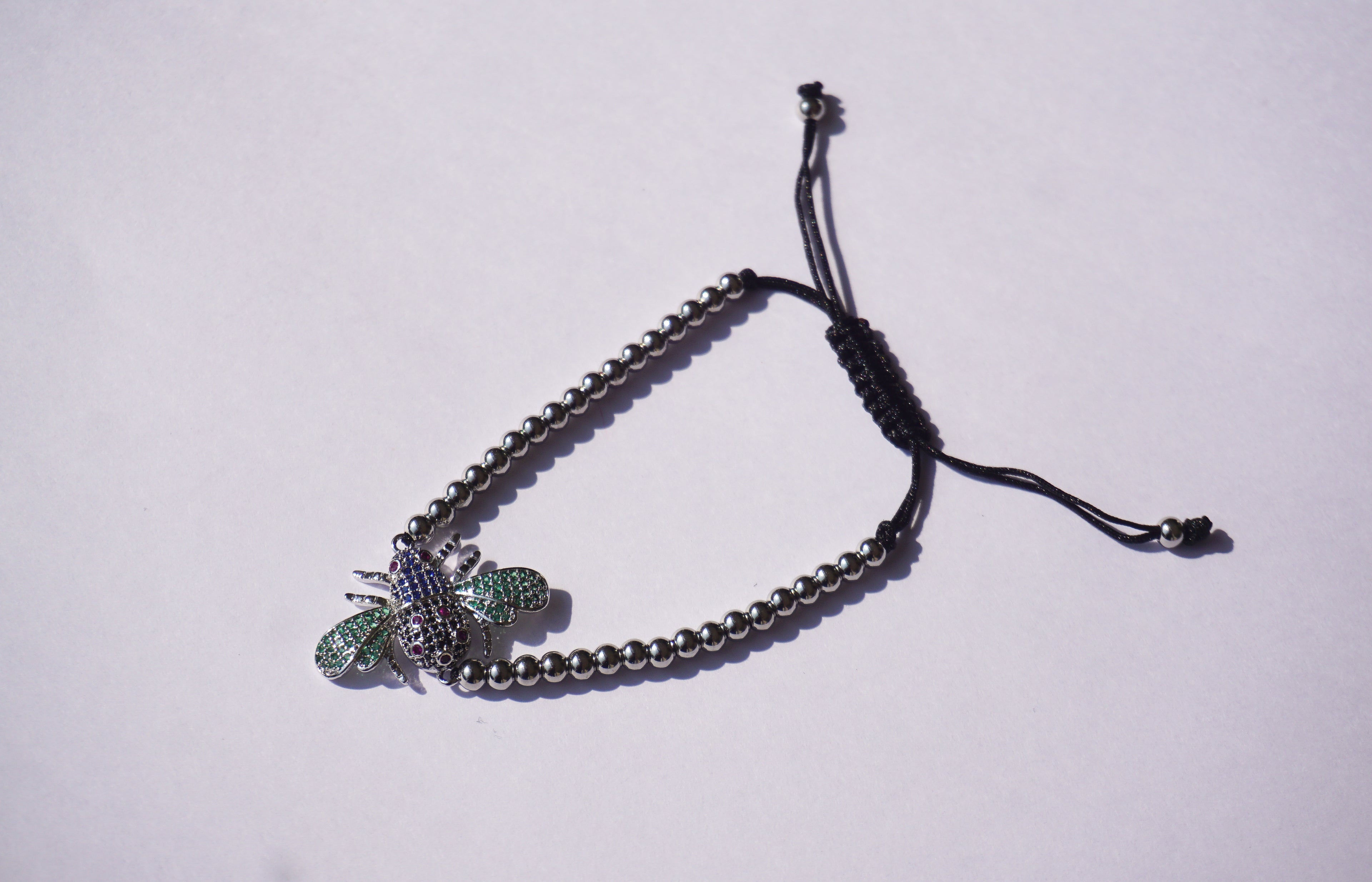 Pulsera plateada de insecto con cierre ajustable