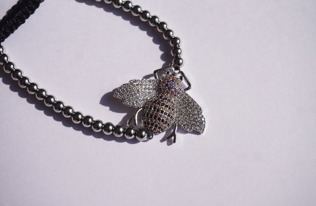 Pulsera plateada de insecto con cierre ajustable