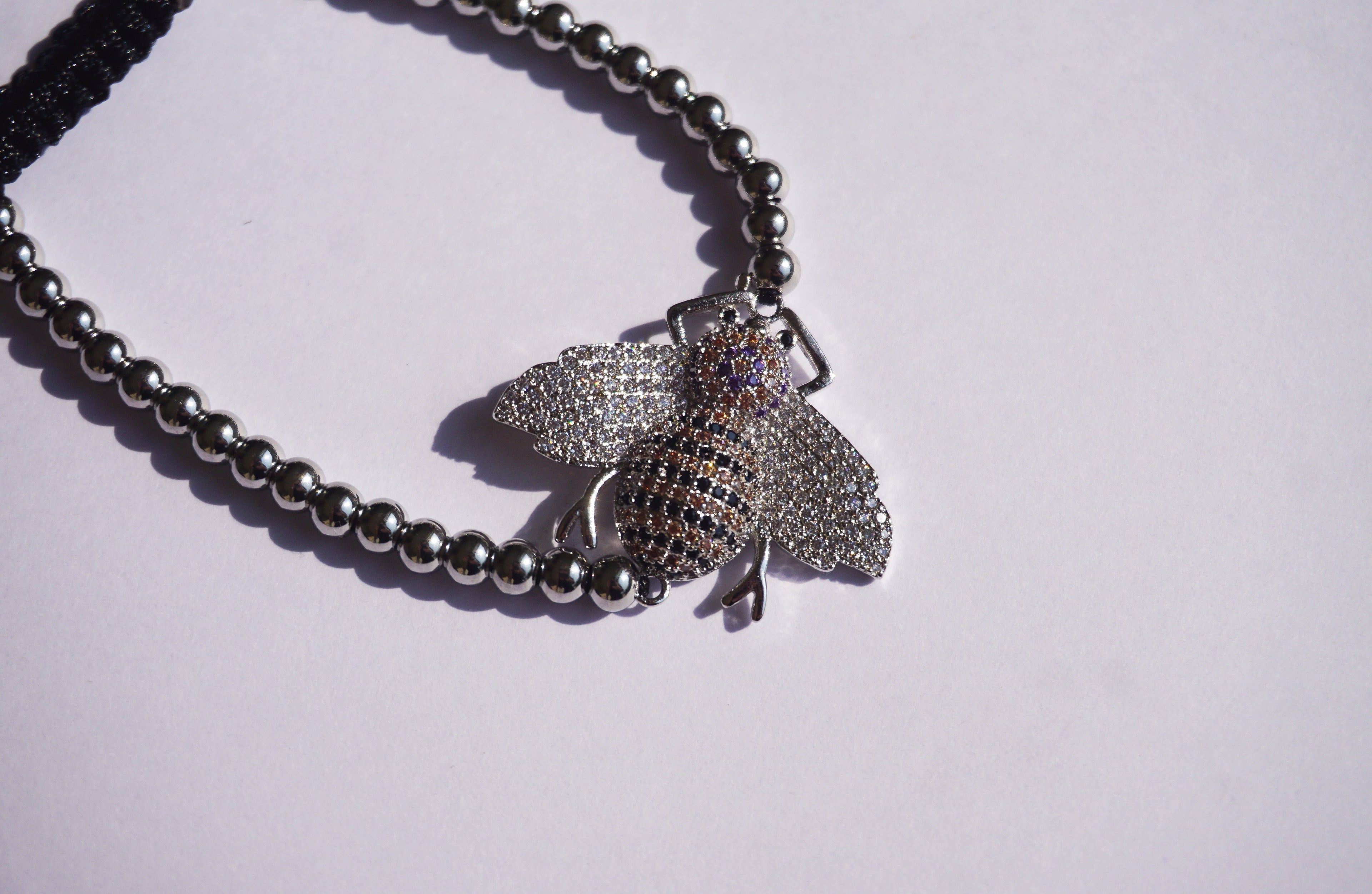 Pulsera plateada de insecto con cierre ajustable