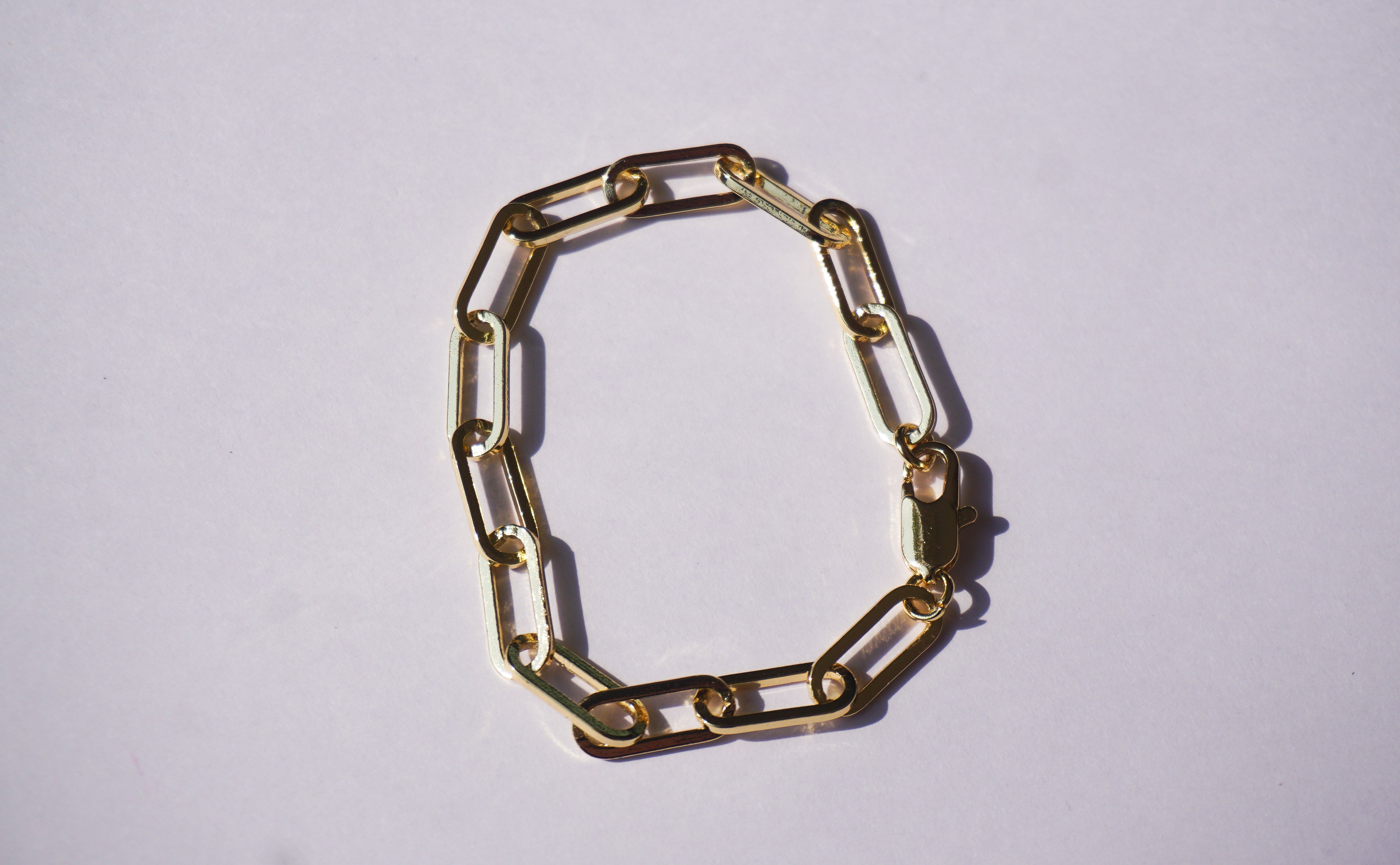 Pulsera de eslabones dorados