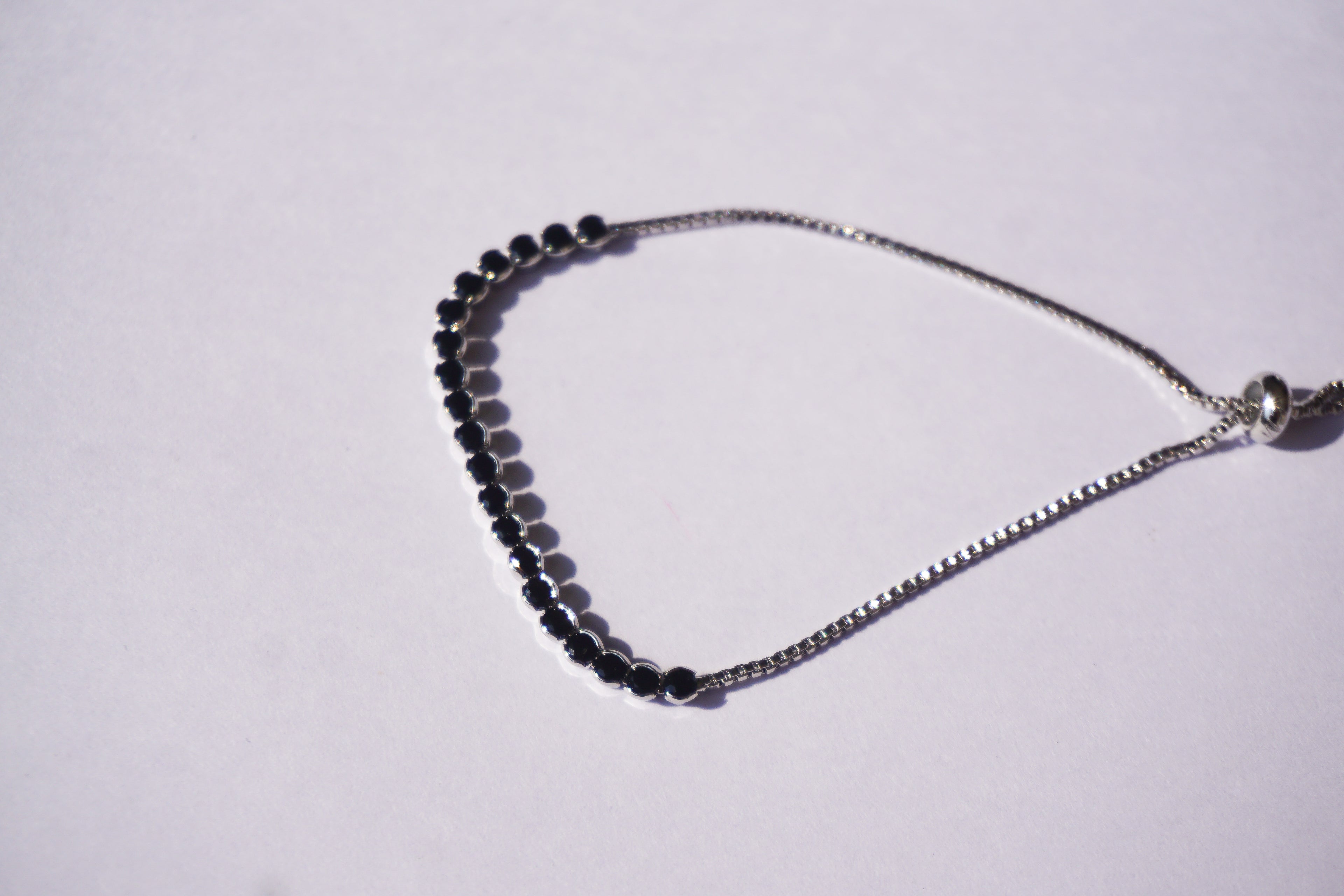 Pulsera tennis plateada con zirconias negras