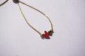 Pulsera dorada con corazón rojo y mini corazón dorado