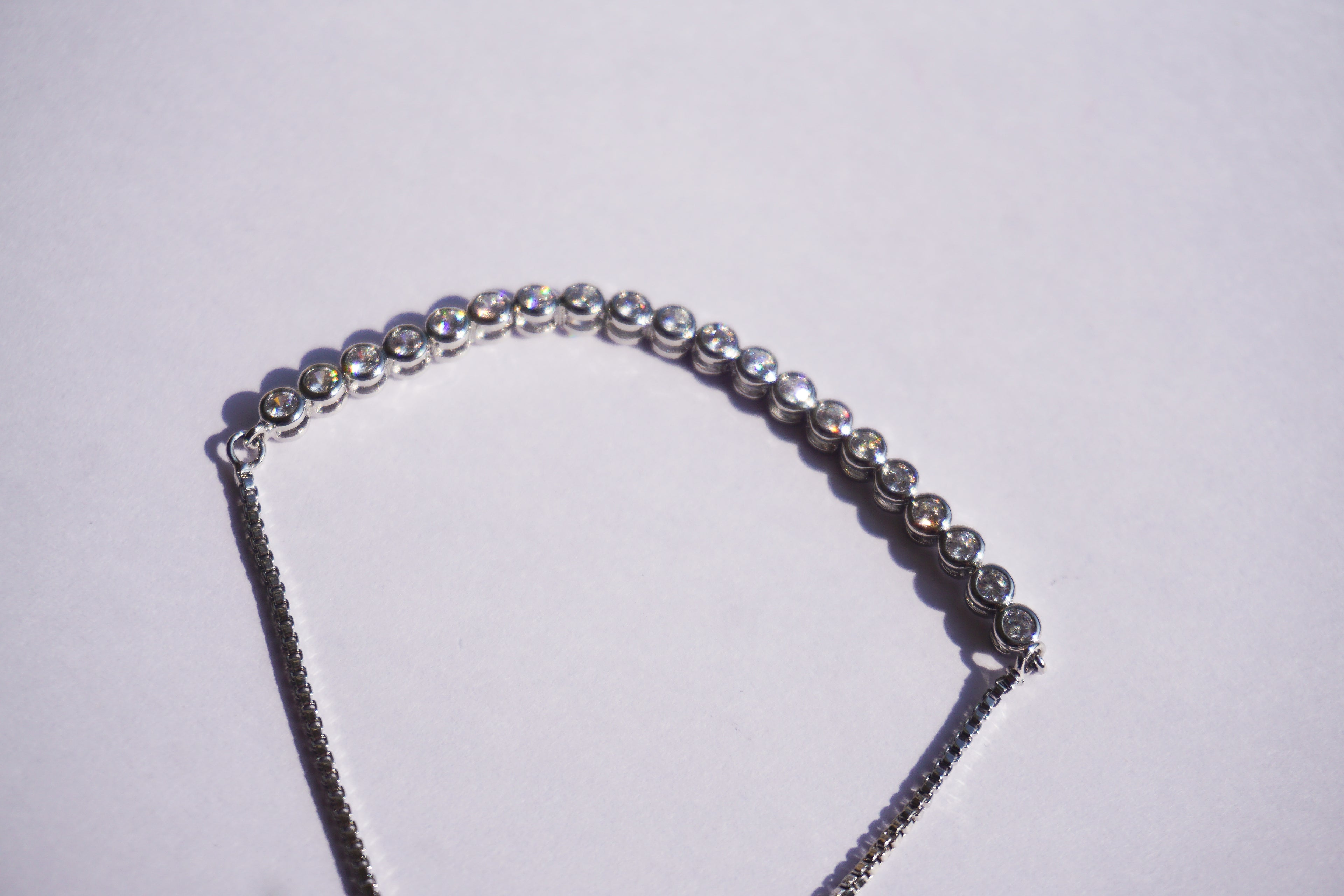 Pulsera tennis plateada con zirconias circulares