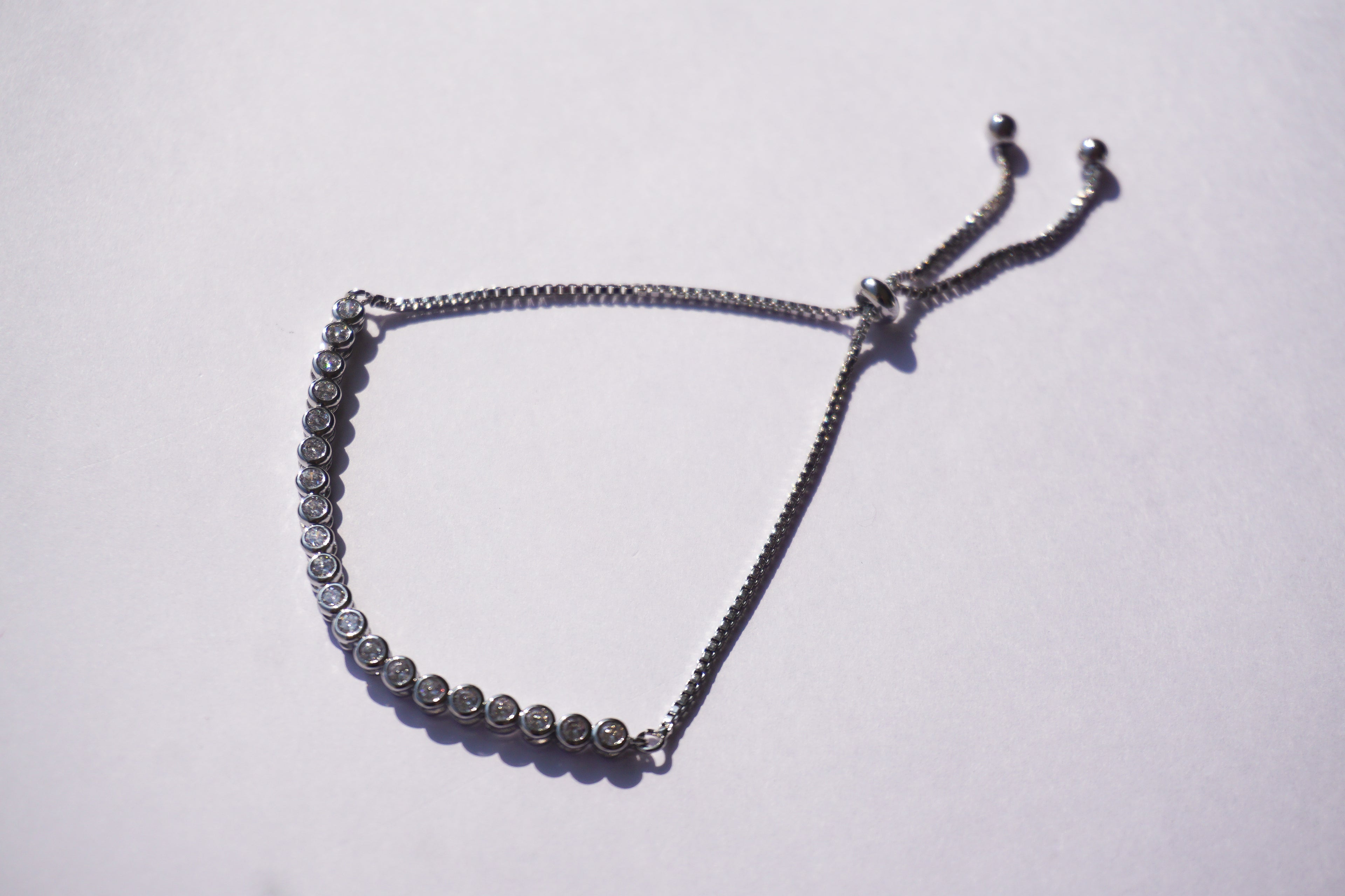 Pulsera tennis plateada con zirconias circulares