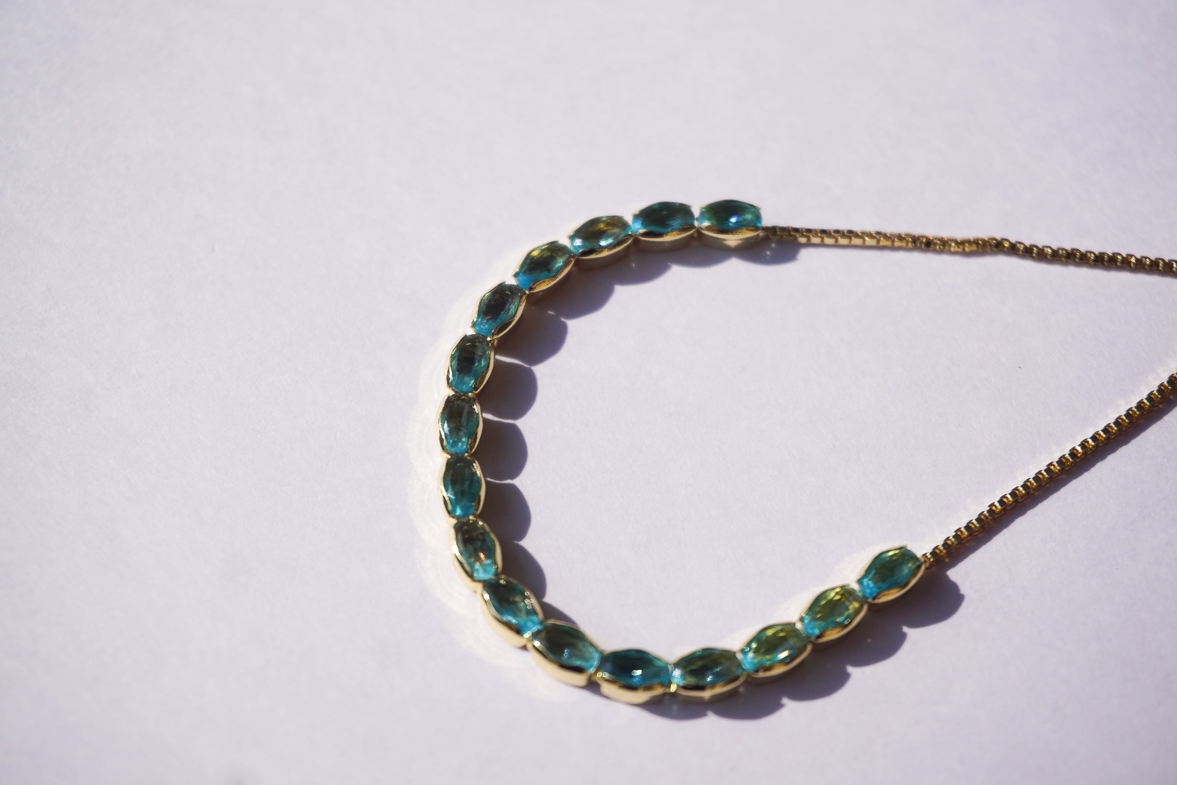 Pulsera tennis dorada con zirconias ovaladas