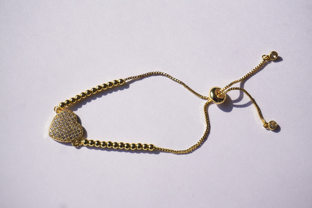 Pulsera dorada de bolitas con corazón de zirconias