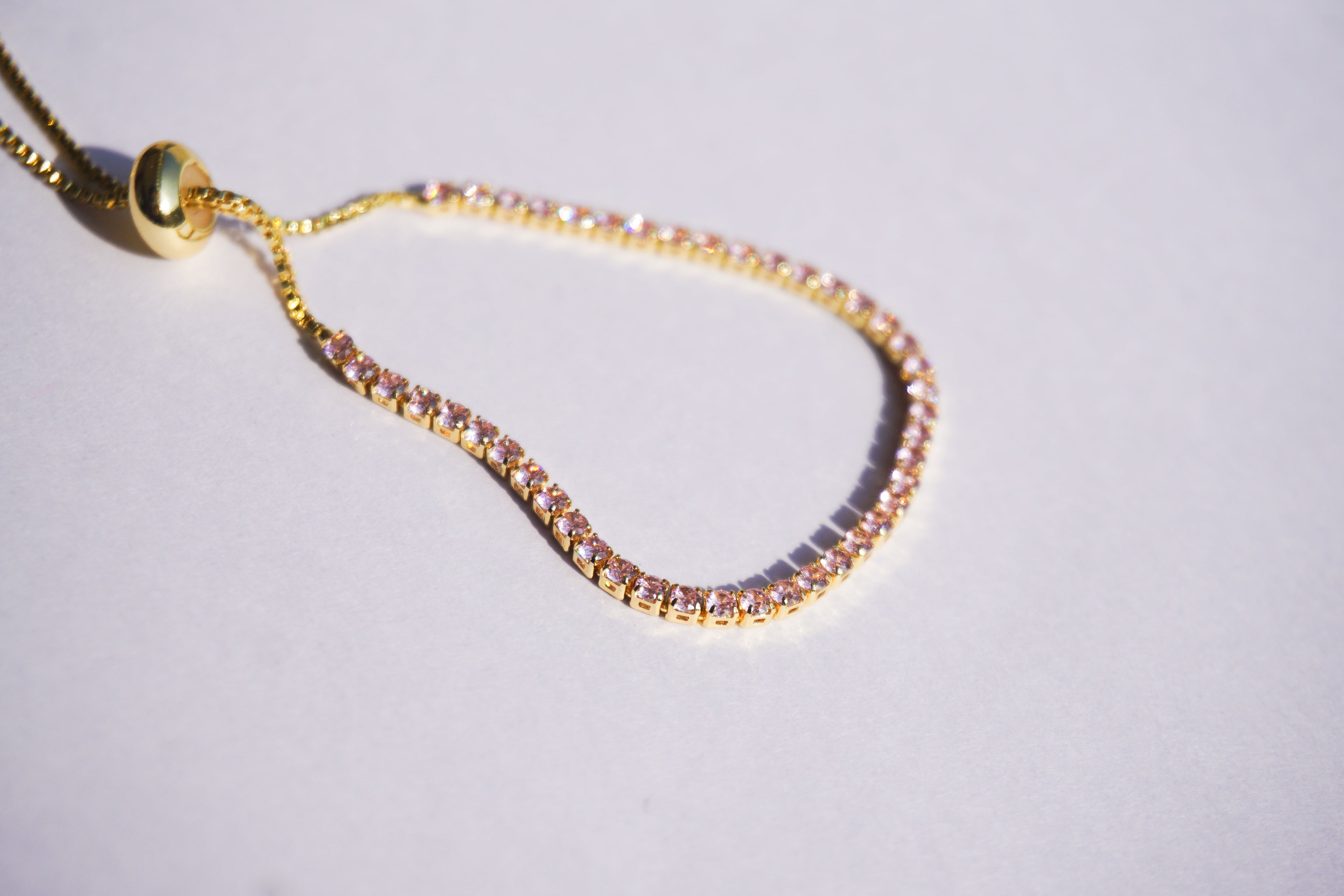 Pulsera tennis dorada con zirconias rosa pastel