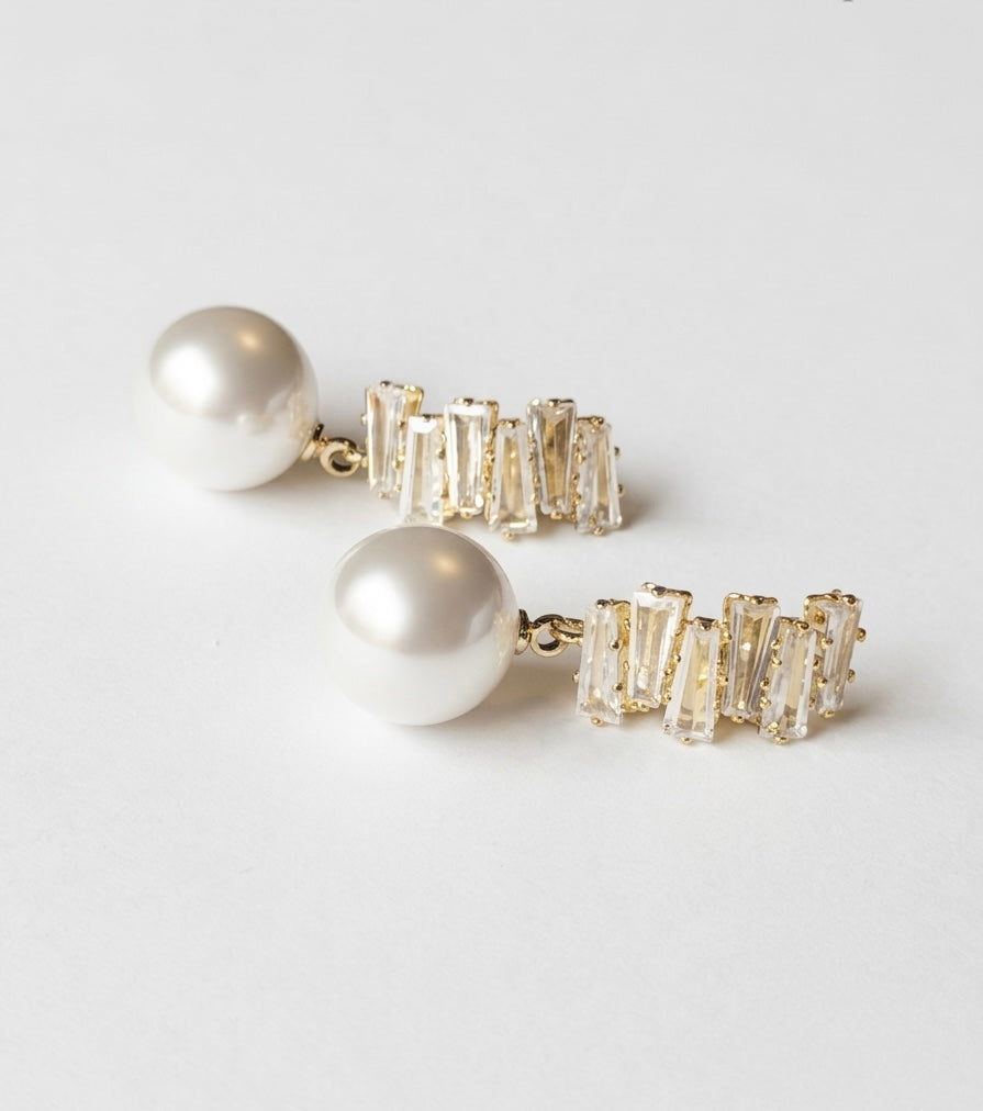 Aretes de perla y cascada de cristales baguette