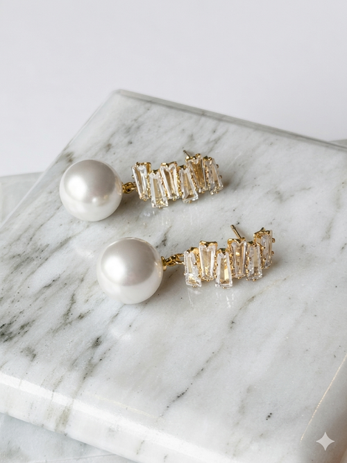 Aretes de perla y cascada de cristales baguette