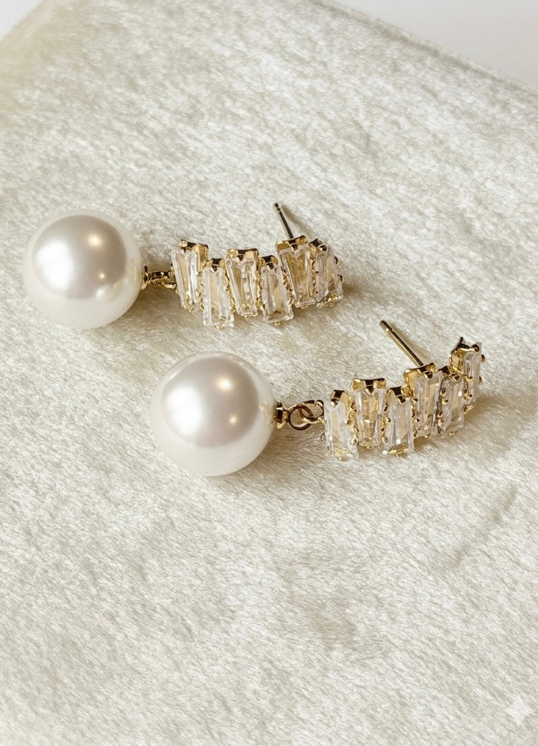 Aretes de perla y cascada de cristales baguette