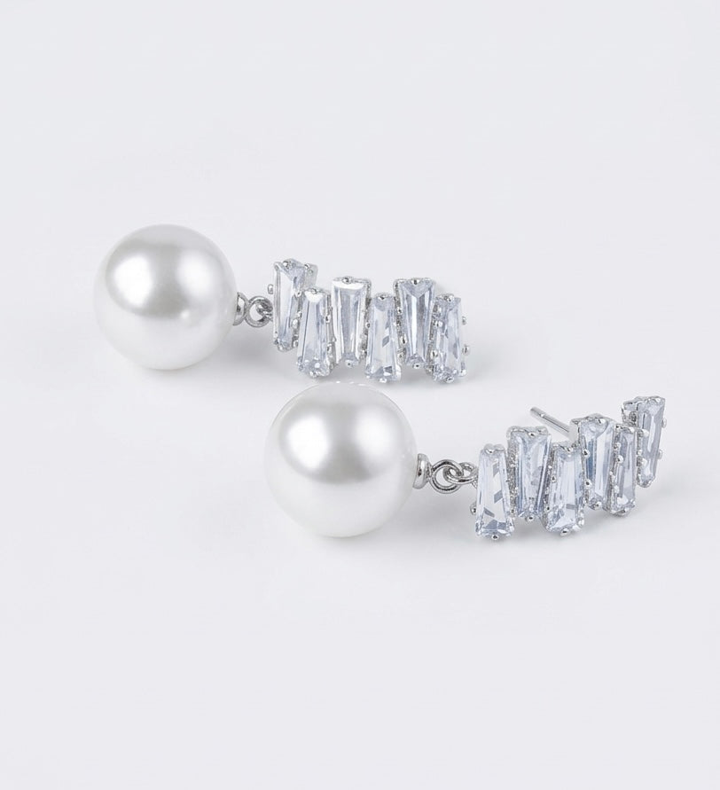 Aretes de perla y cascada de cristales baguette