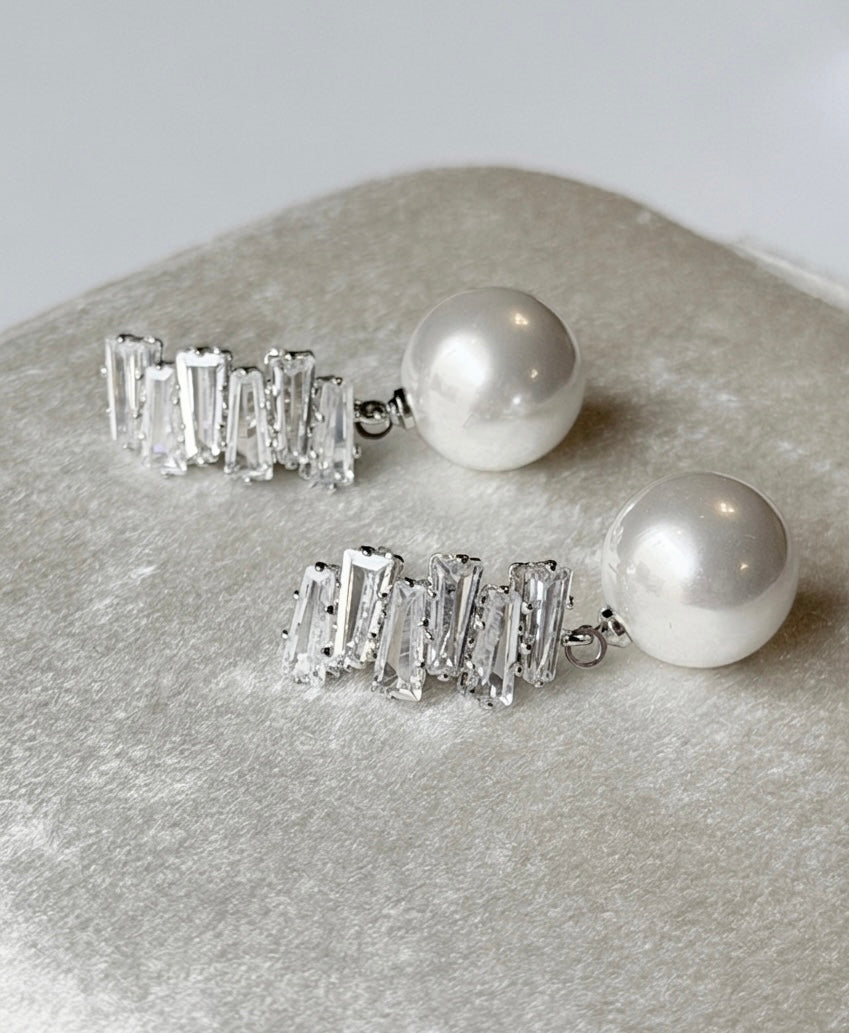 Aretes de perla y cascada de cristales baguette