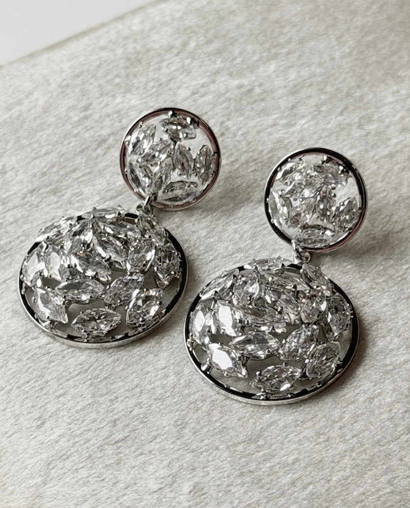 Aretes colgantes con círculos de cristales marquise