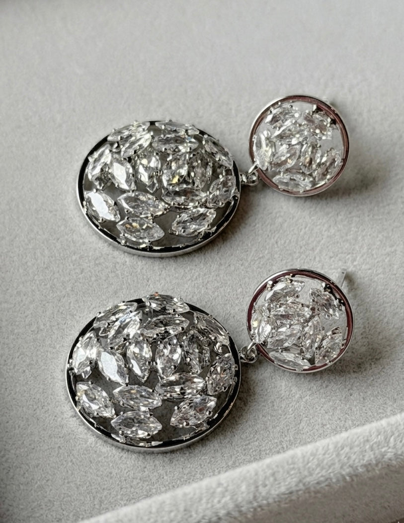 Aretes colgantes con círculos de cristales marquise