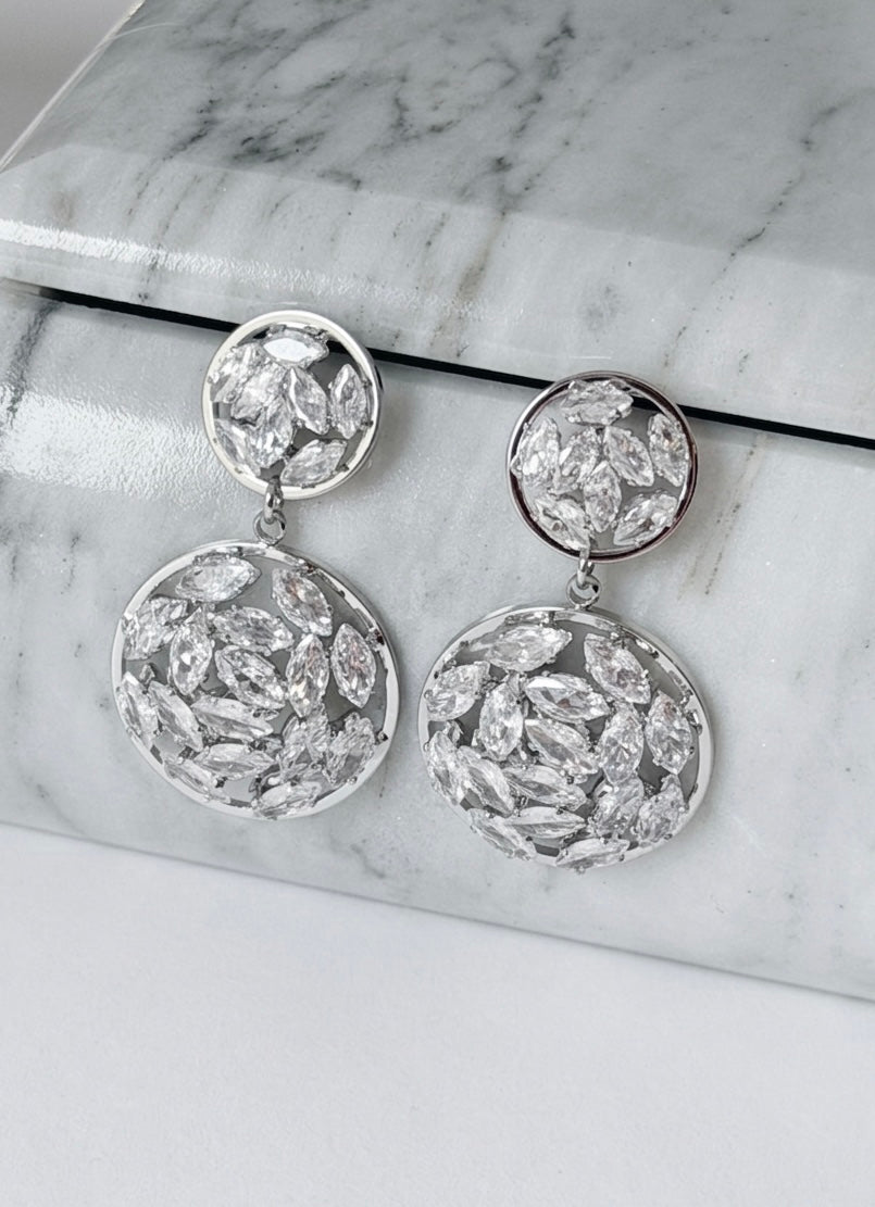 Aretes colgantes con círculos de cristales marquise