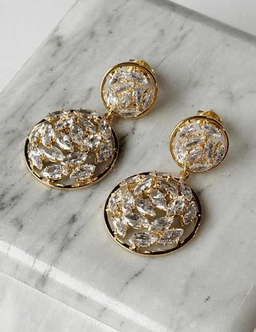 Aretes colgantes con círculos de cristales marquise