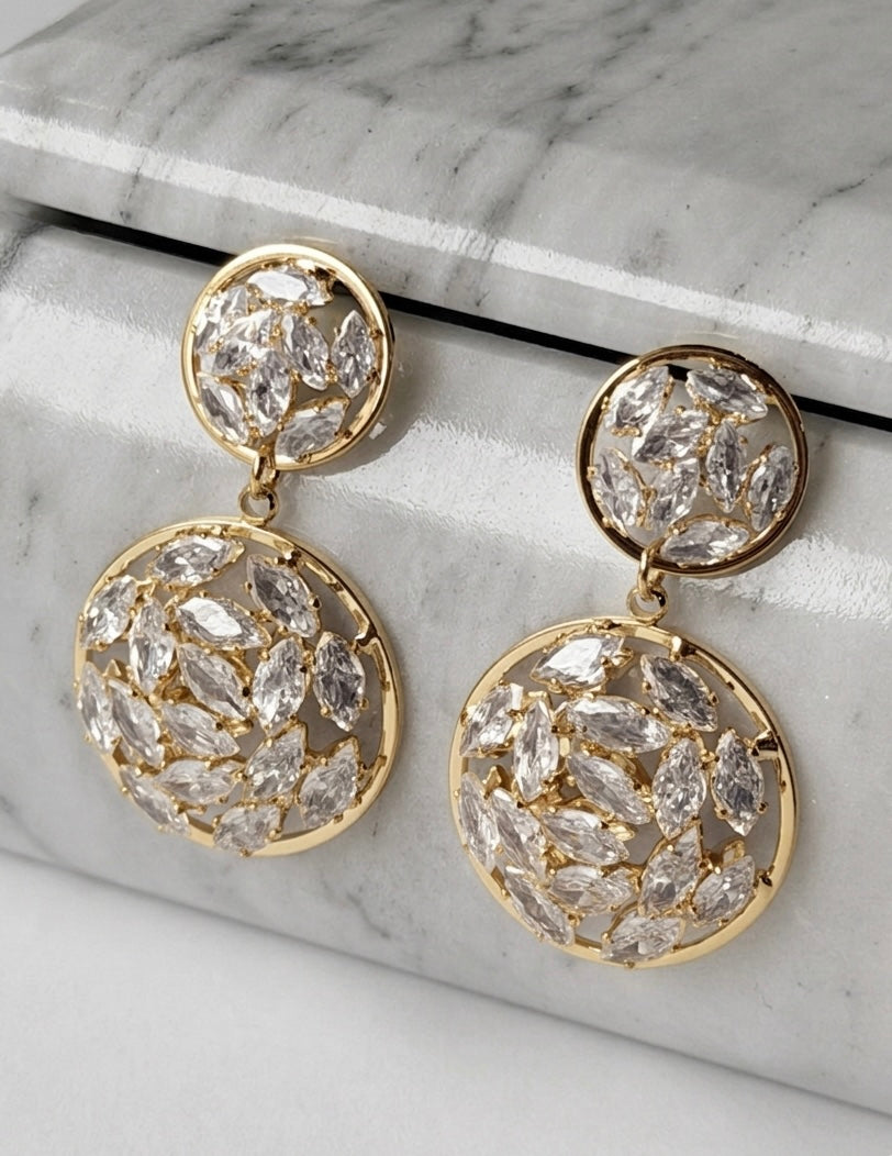 Aretes colgantes con círculos de cristales marquise