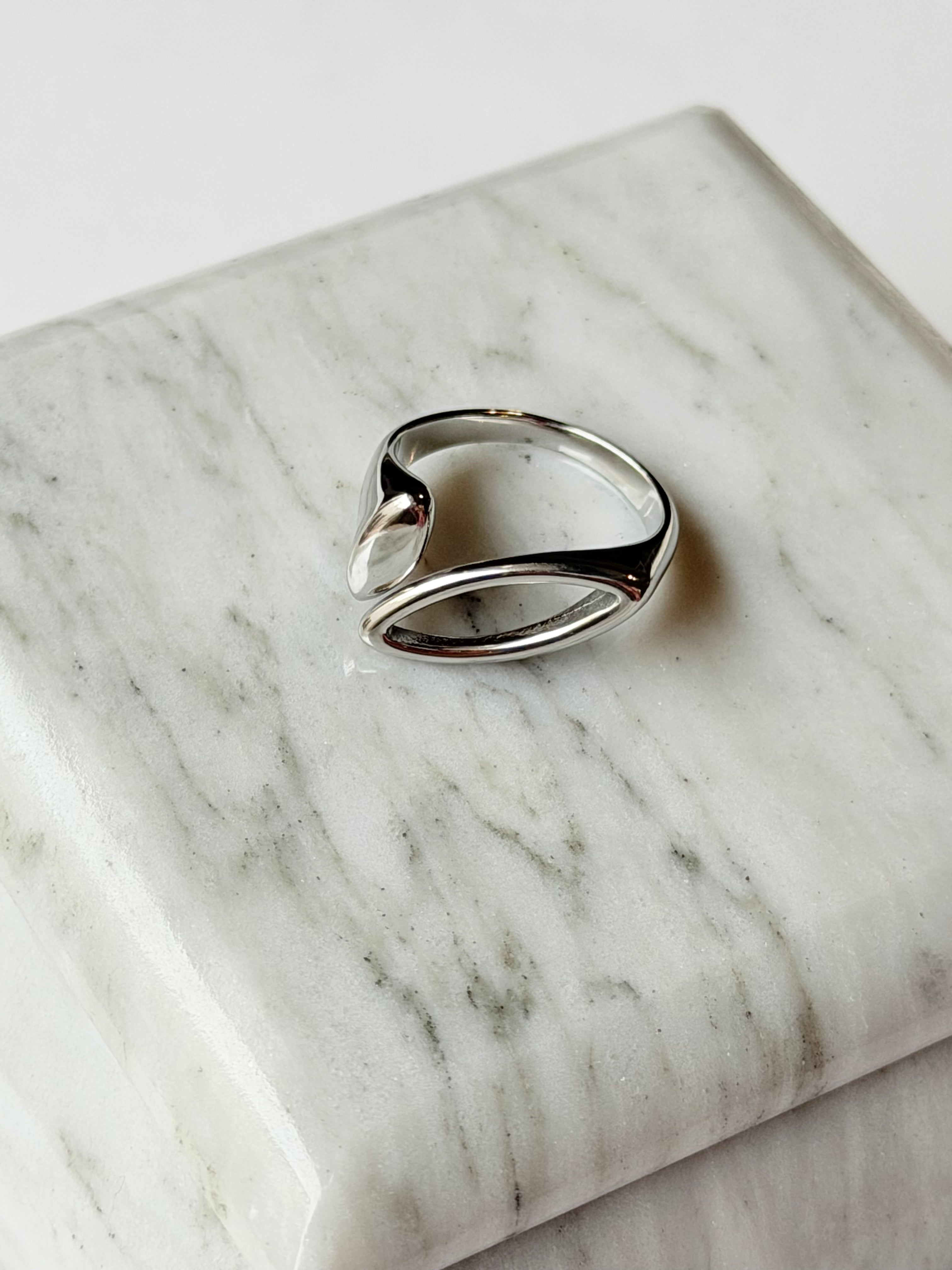 Anillo acero plateado