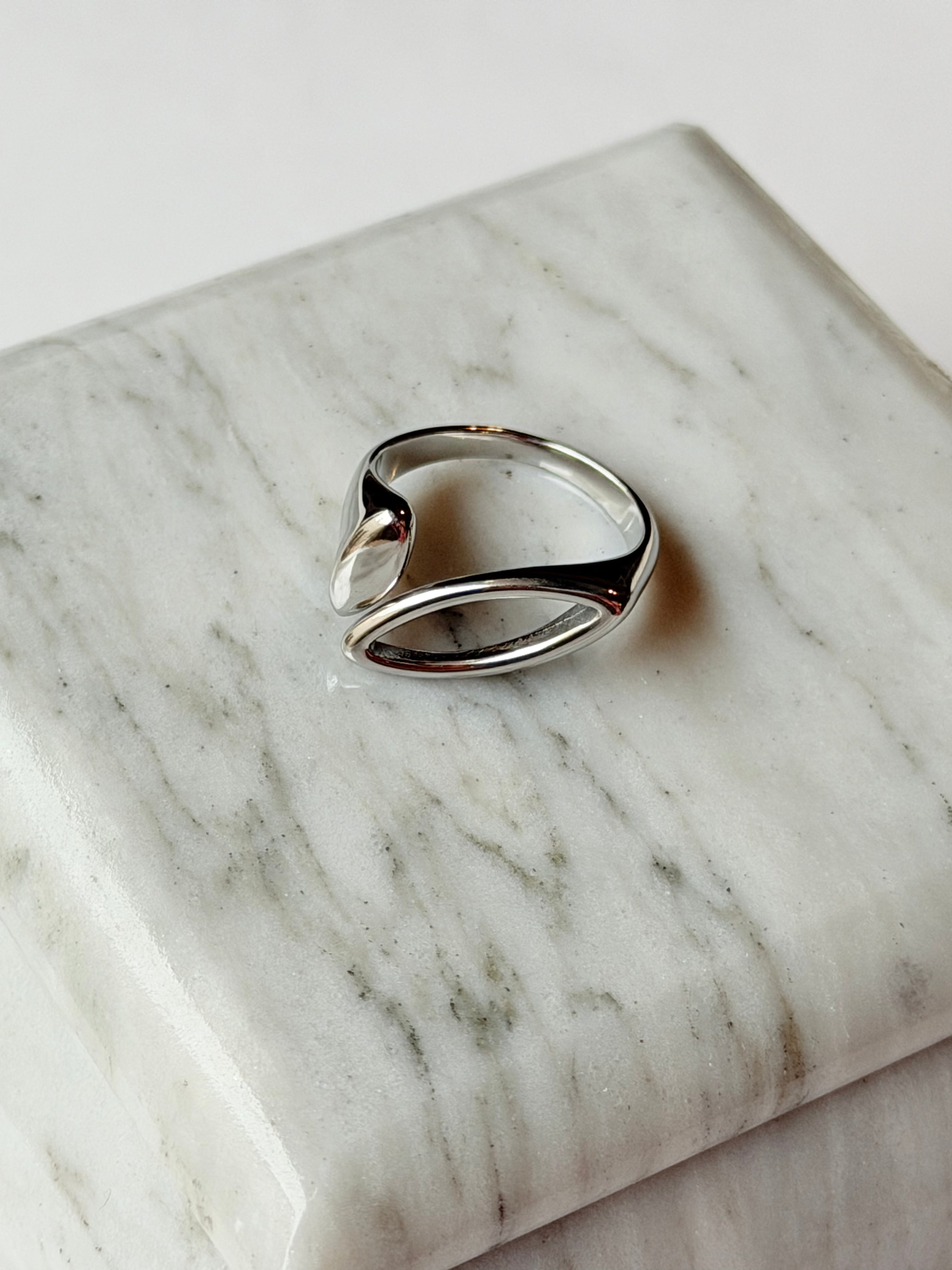 Anillo acero plateado