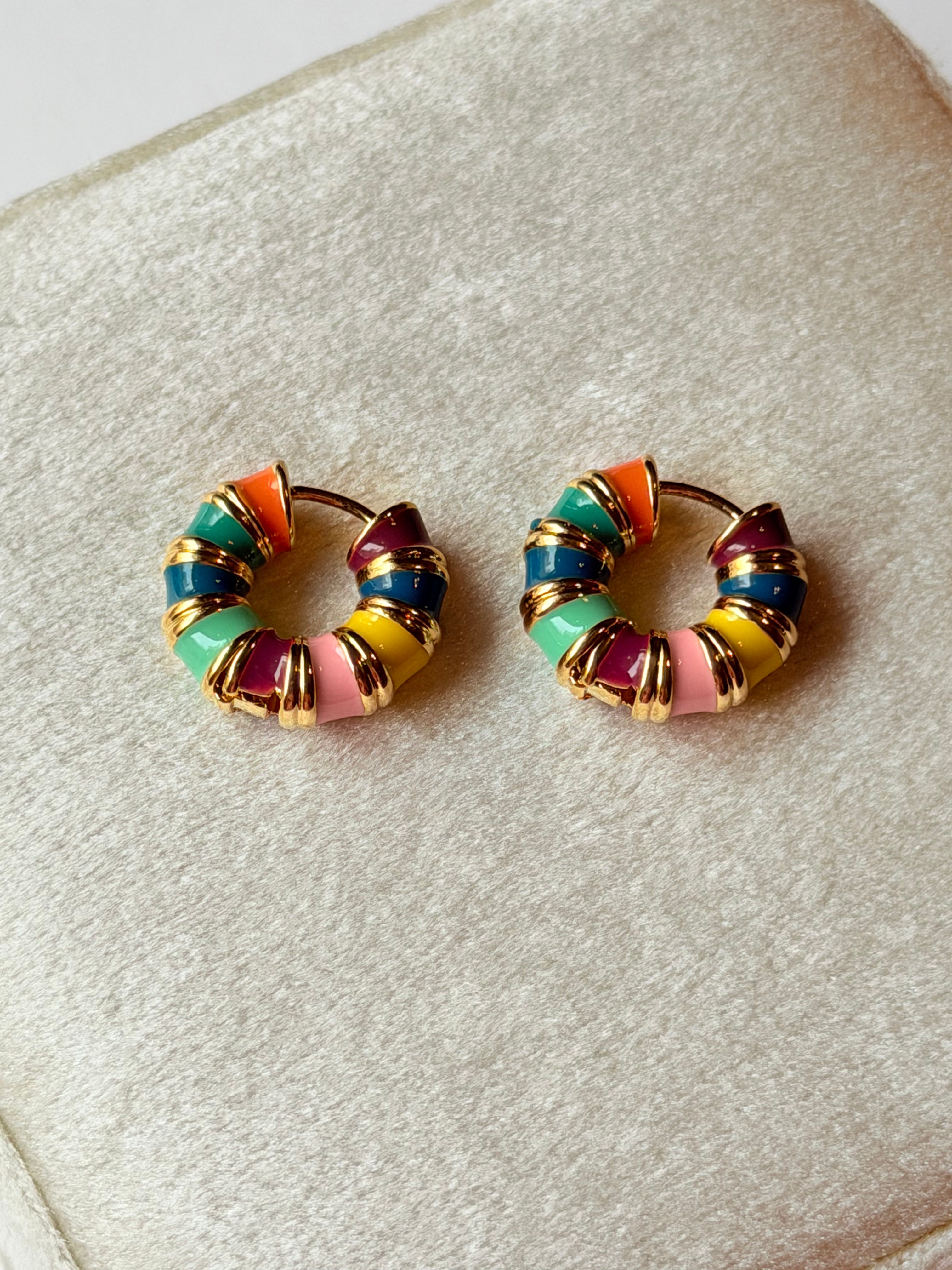 Arracadas con esmaltado multicolor