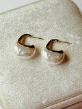 Aretes de perla alargada