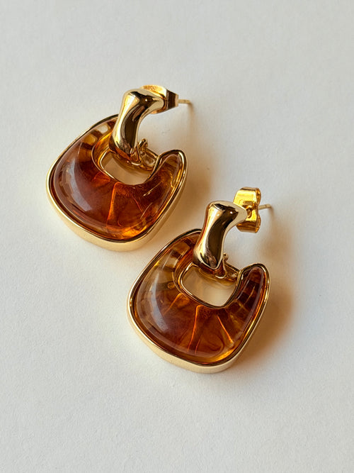 Aretes colgantes con resina carey