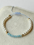 Pulsera de hilo con perlas y pierdas naturales