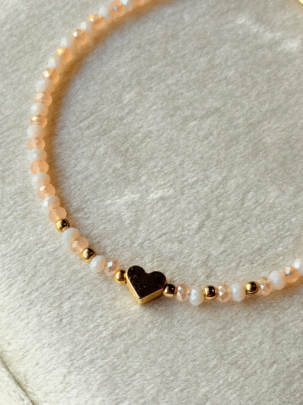 Pulsera de cristales con corazón dorado